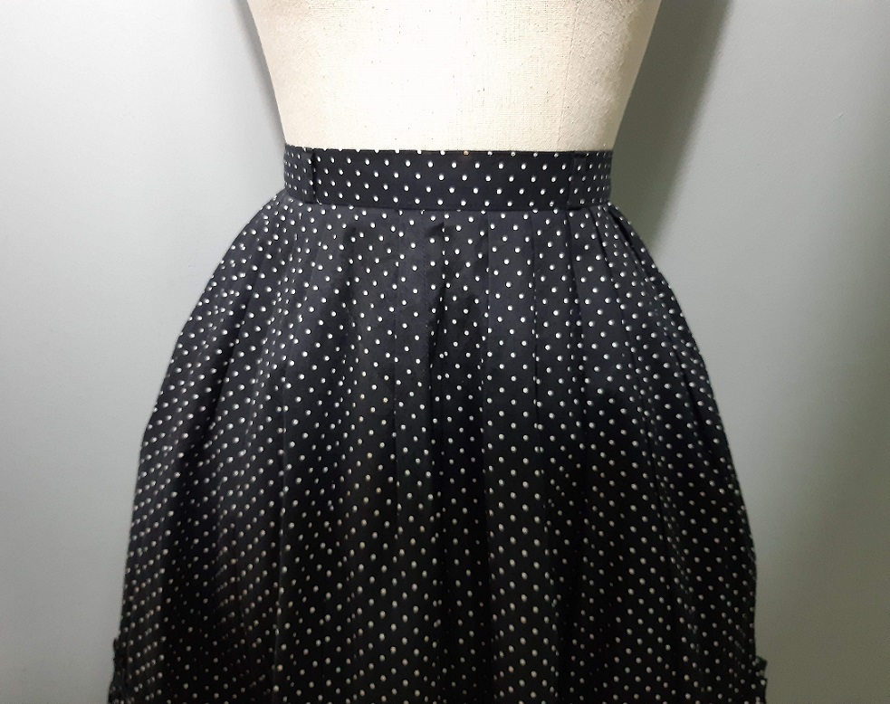 กระโปรงสีดำลายจุด งานญี่ปุ่น