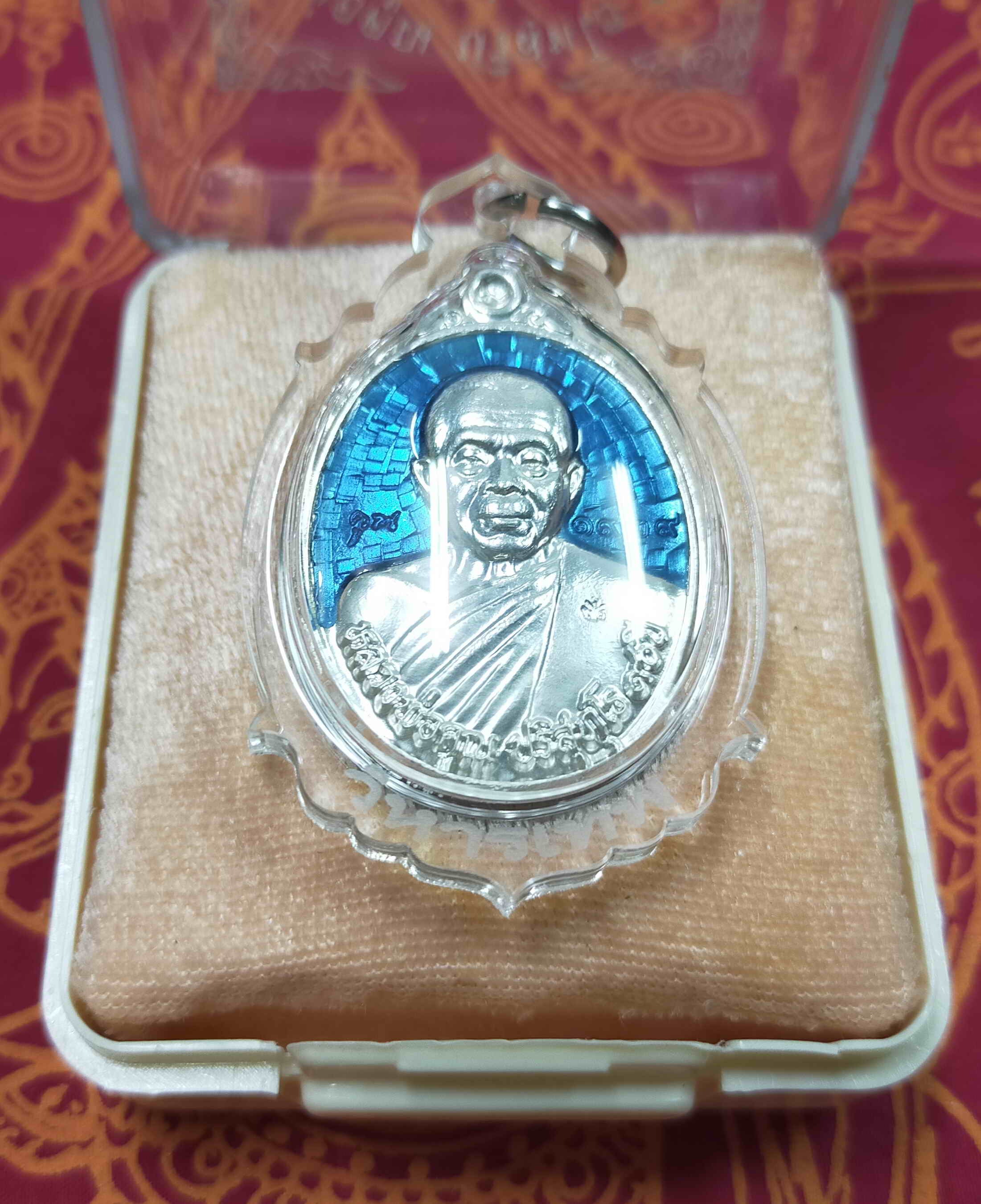 หลวงพ่อคูณ ปริสุทฺโธ วัดบ้านไร่ จ.นครราชสีมา พิมพ์ครึ่งองค์ รุ่น 90 (ฉลองวิหารเทพวิทยาคม) เนื้อเงินลงยาสีฟ้า กล่องเดิม พระแท้ วัตถุมงคลดี โดย sukpra (ศุขพระ)