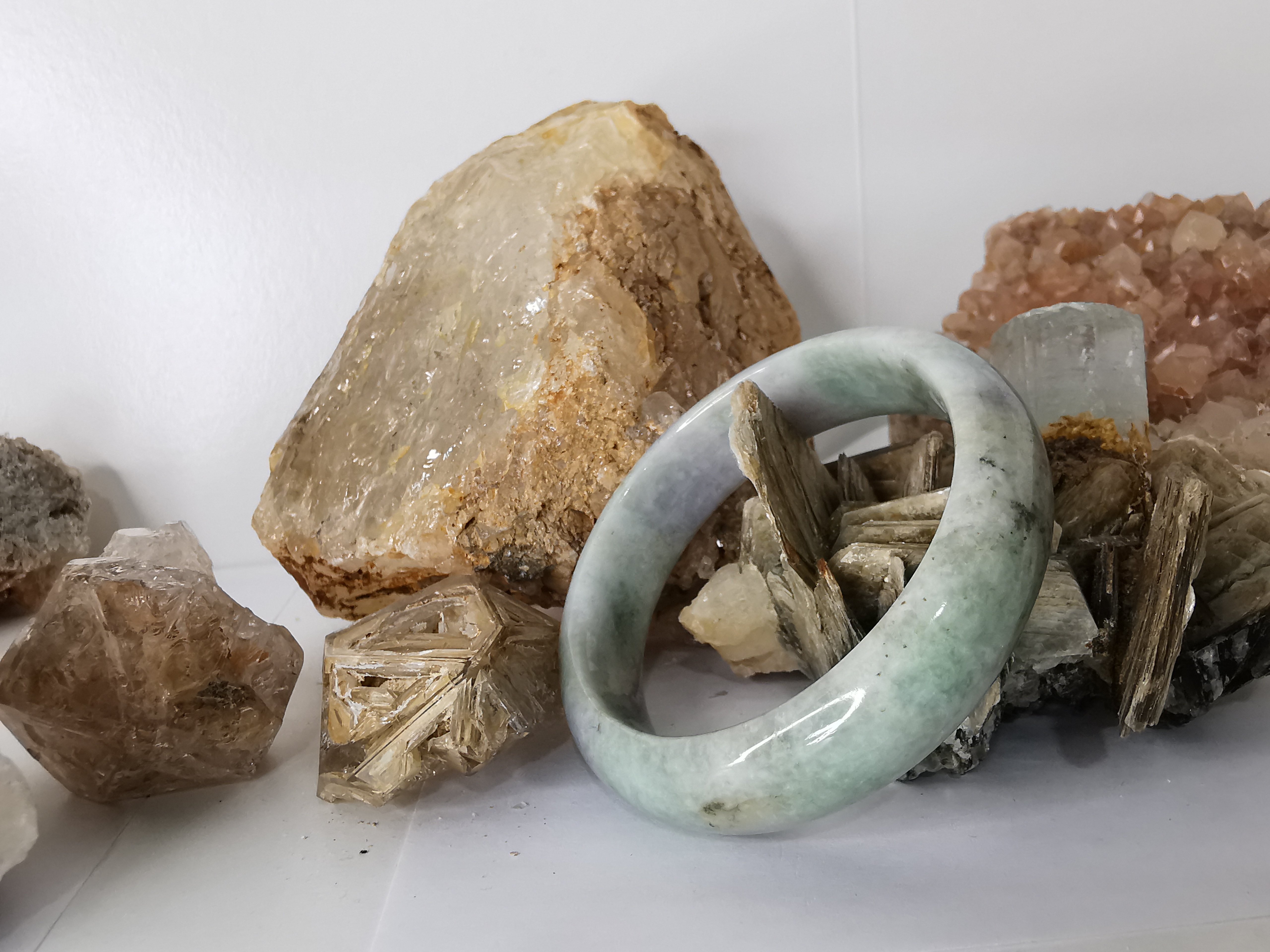 Violet Green Yellow Jade Bangle กำไลหยกเจไดต์แท้ Diameter/ เส้นผ่านศูนย์กลางด้านใน 56 mm.