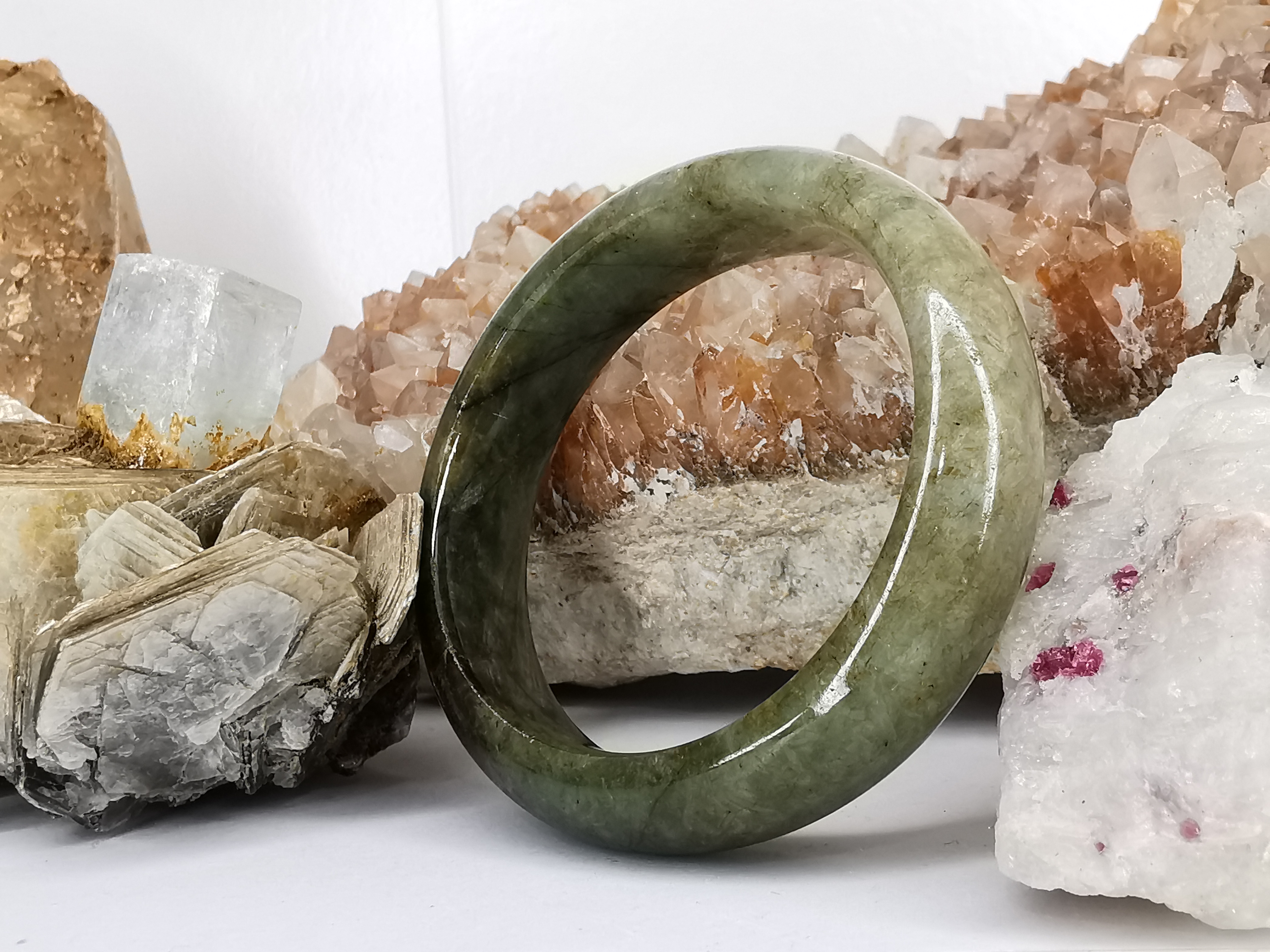 Green Brown Jade Bangle กำไลหยกเจไดต์แท้ Diameter/ เส้นผ่านศูนย์กลางด้านใน 51 mm.