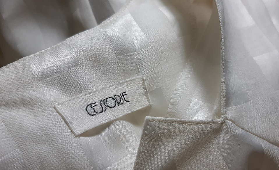 เสื้อขาววินเทจแขนยาว