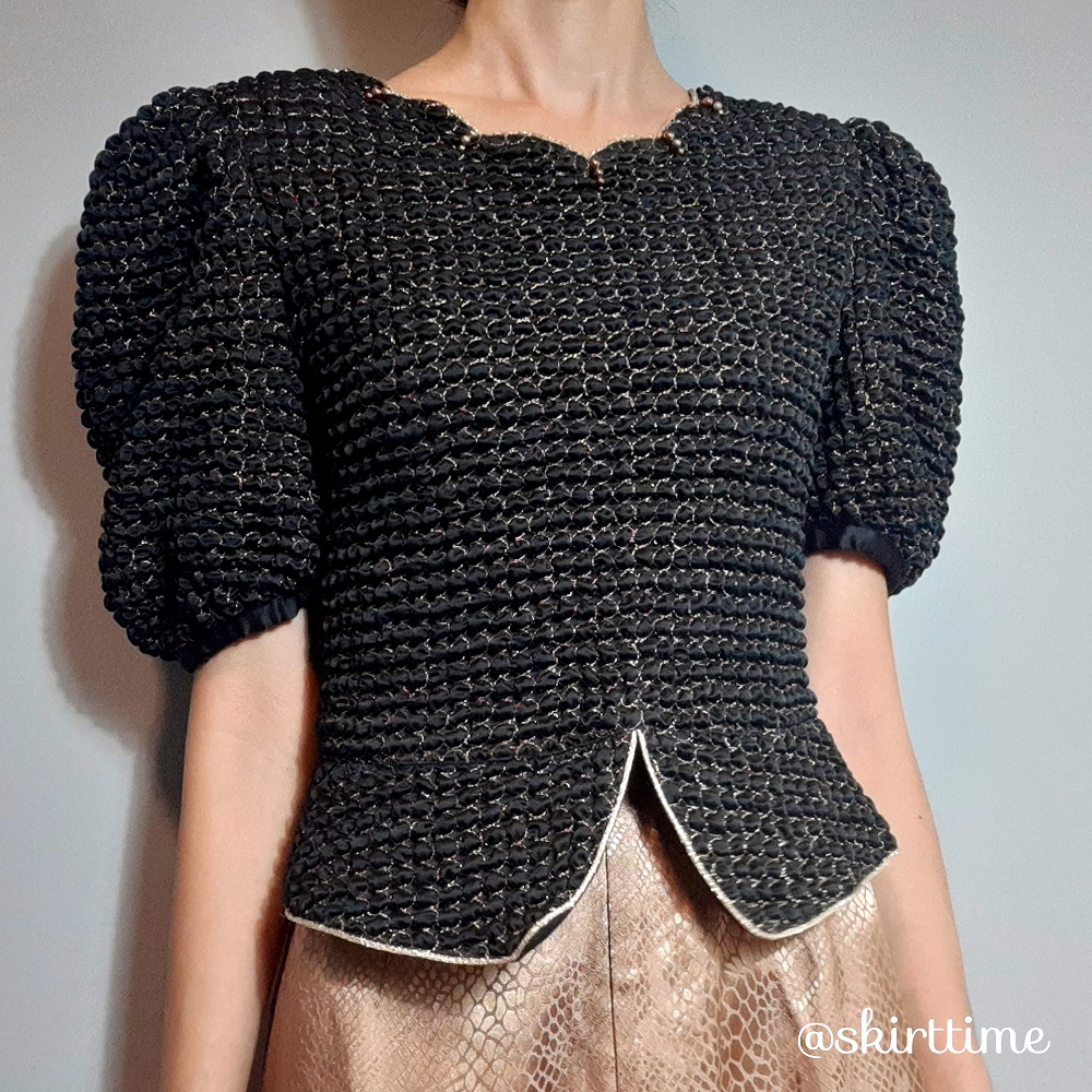 เสื้อแขนพองสีดำ เดินด้ายสีทอง ใส่ออกงาน