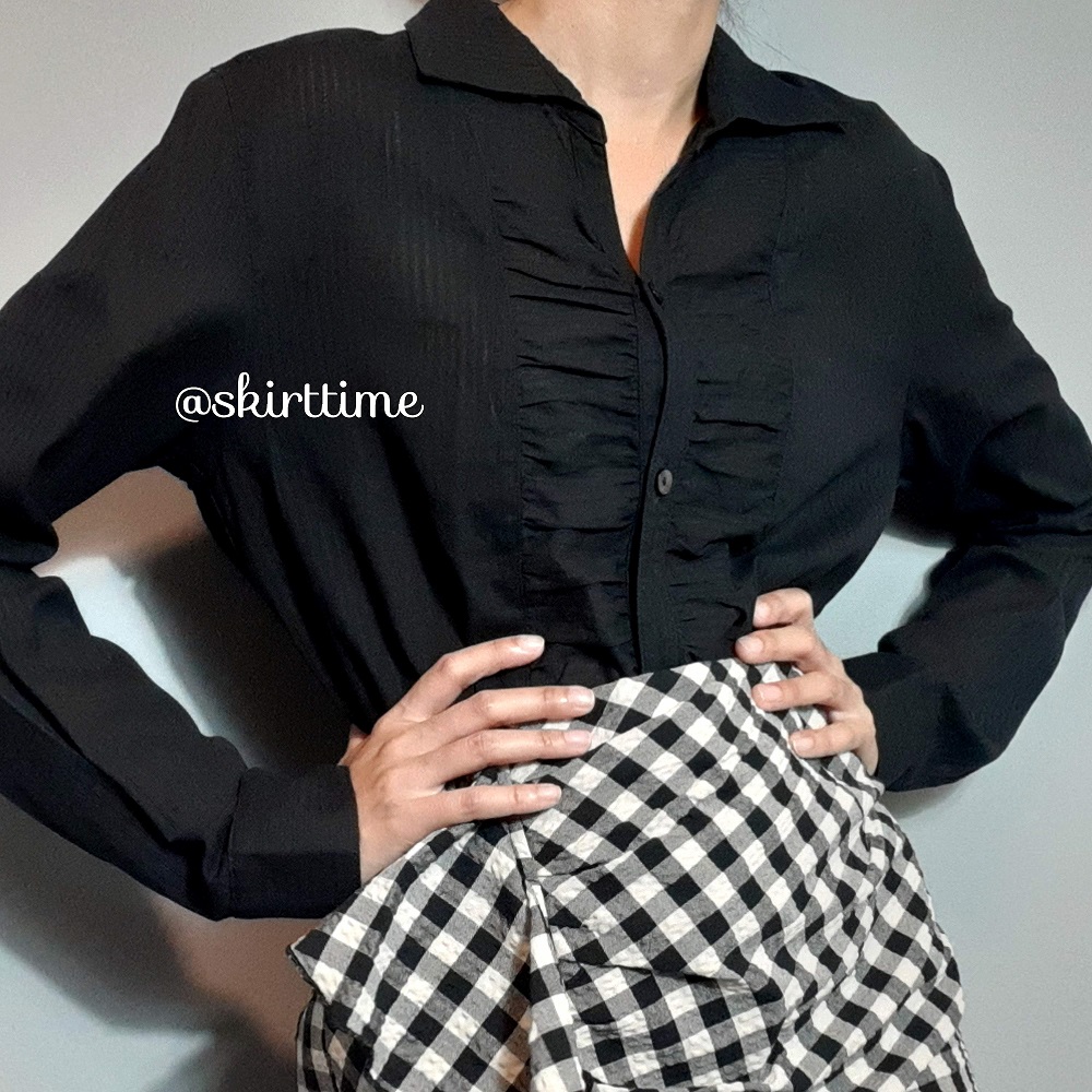 เชิ้ตแขนยาวสีดำล้วน อกย่น ใส่ทำงาน
