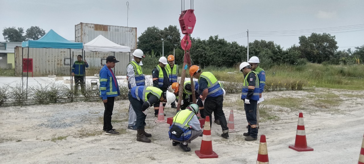 อบรมหลักสูตรเครน 4 ผู้ หลักสูตร ผู้บังคับปั้นจั่น ผู้ให้สัญญาณแก่ผู้บังคับปั้นจั่น ผู้ยึดเกาะวัสดุ และผู้ควบคุมการใช้ปั้นจั่น สำหรับปั้นจั่นชนิดเคลื่อนที่ กฎหมายใหม่ อบรม Public บาท / ท่าน อบรมเครนหลักสูตร ภาษาอังกฤษ