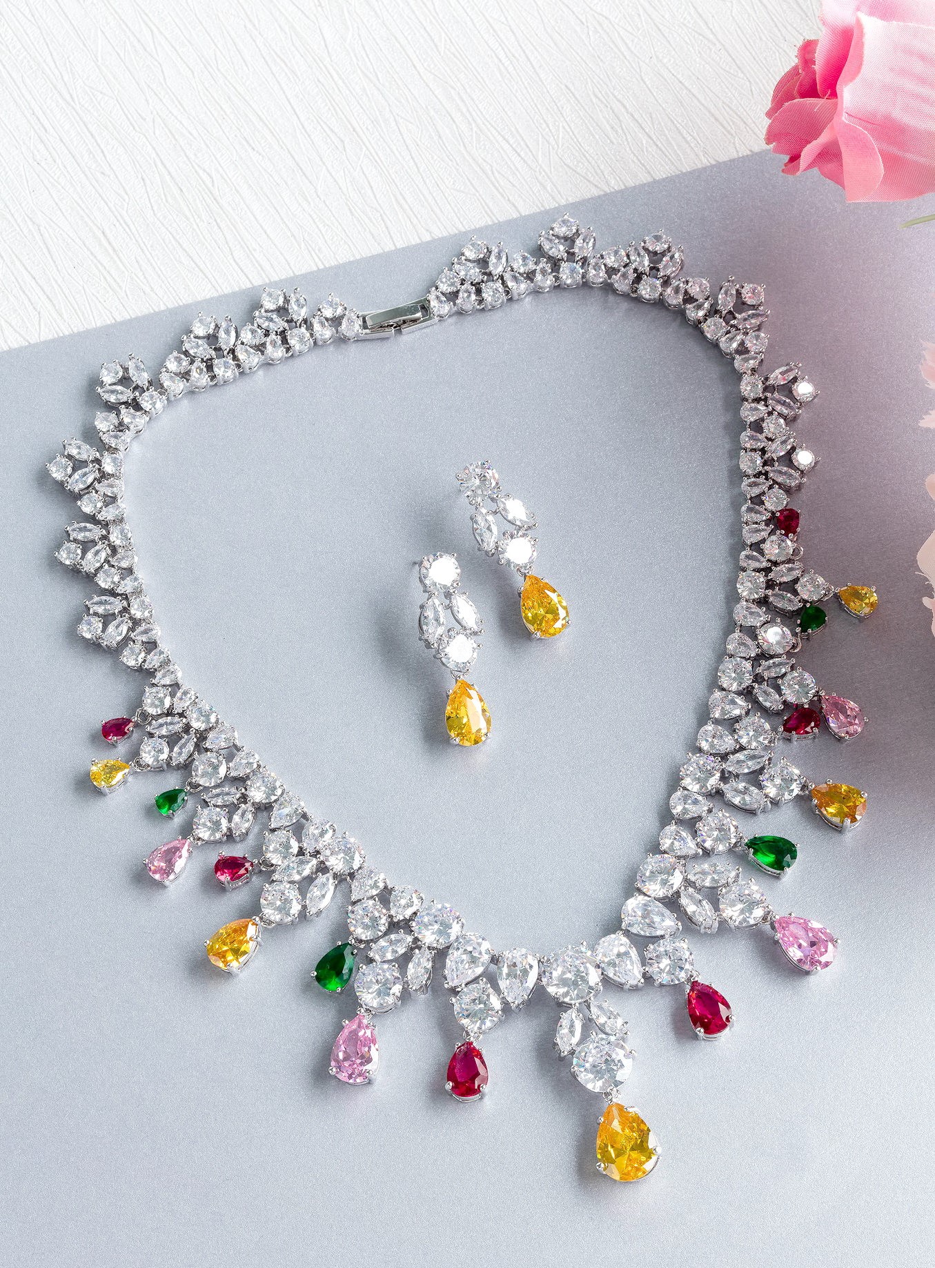 MULTI COLORED SAPPHIRE DIAMOND 18K WHITE GOLD NECKLACE สร้อยคอ ต่างหู แซฟไฟร์หลากสี ล้อมเพชร ทอง 18K Pre-order