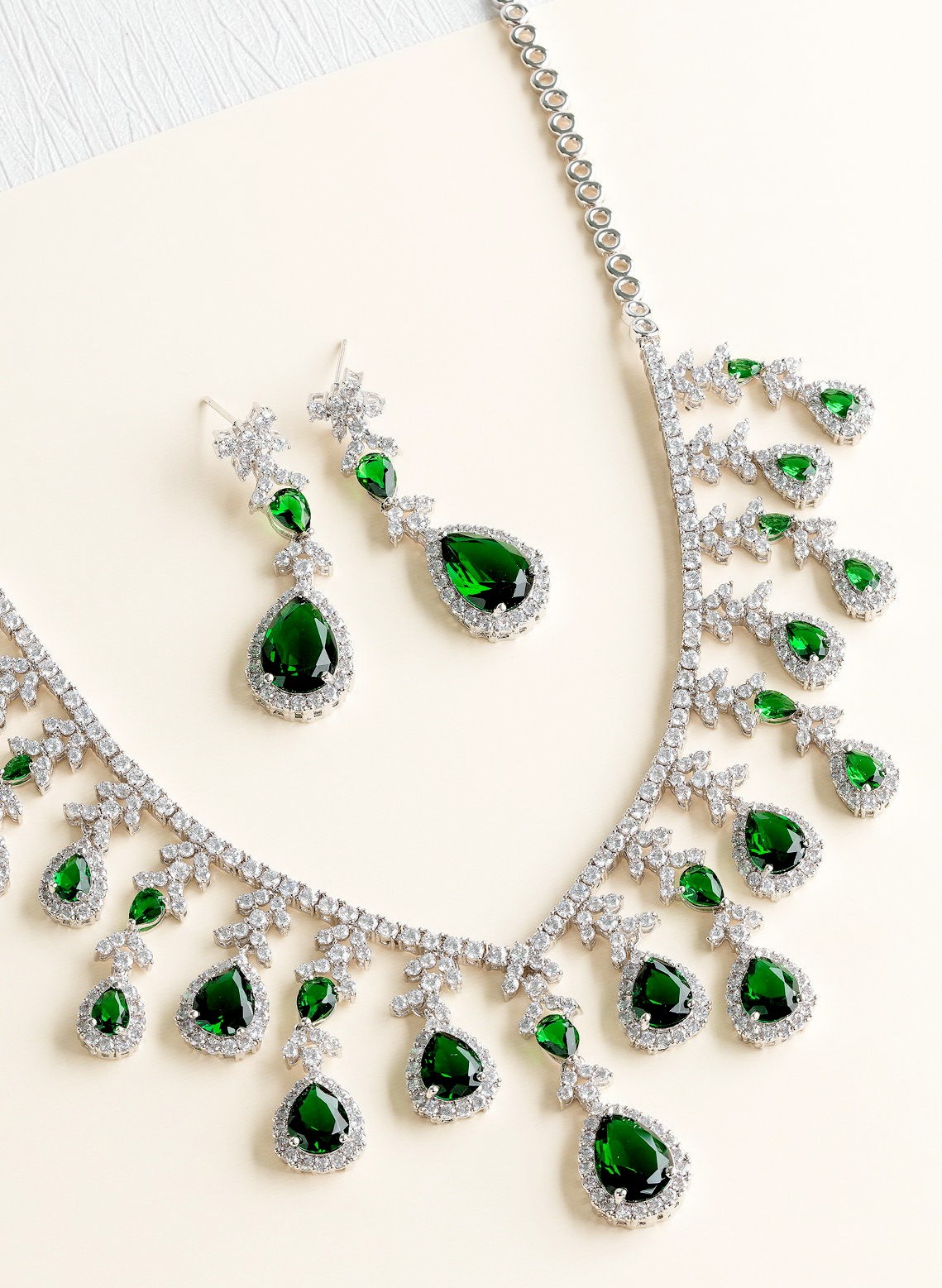 EMERALD DIAMOND 18K WHITE GOLD NECKLACE EARRING สร้อยคอ ต่างหู มรกต ล้อมเพชร ทอง 18K Pre-order