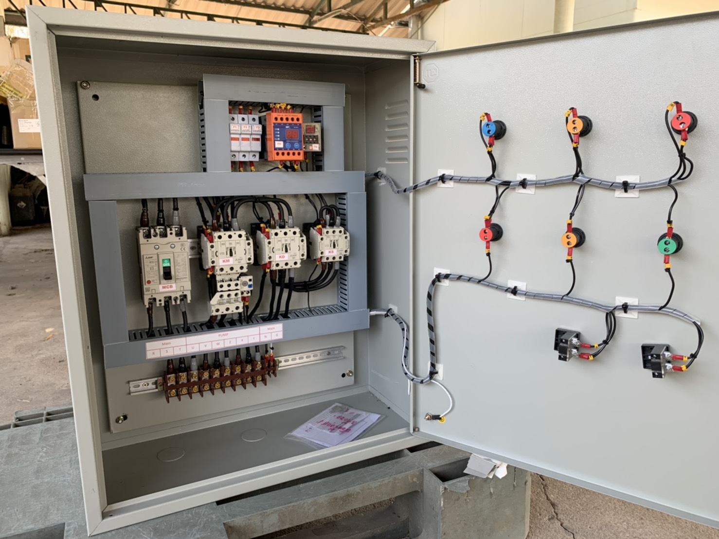 ตู้ควบคุมปั๊มน้ำระบบ 25 Hp 380 v ( star delta ) ทำงานร่วมกับระบบลูกลอยไฟฟ้า220V
