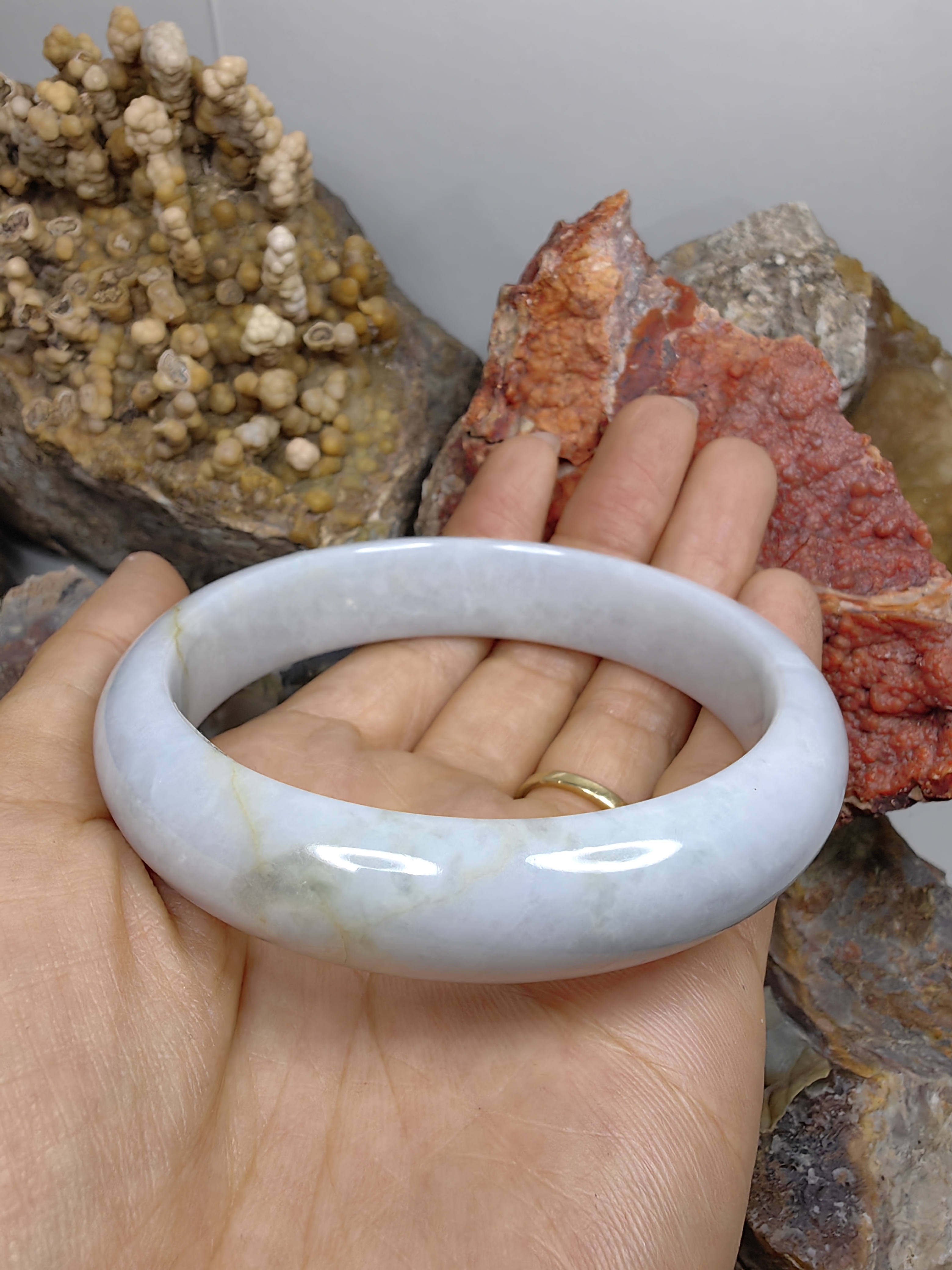 Burmese Jadeite Bangle Size 63 กำไลหยกเจไดต์พม่า Diameter/ เส้นผ่านศูนย์กลางด้านใน 63 mm.