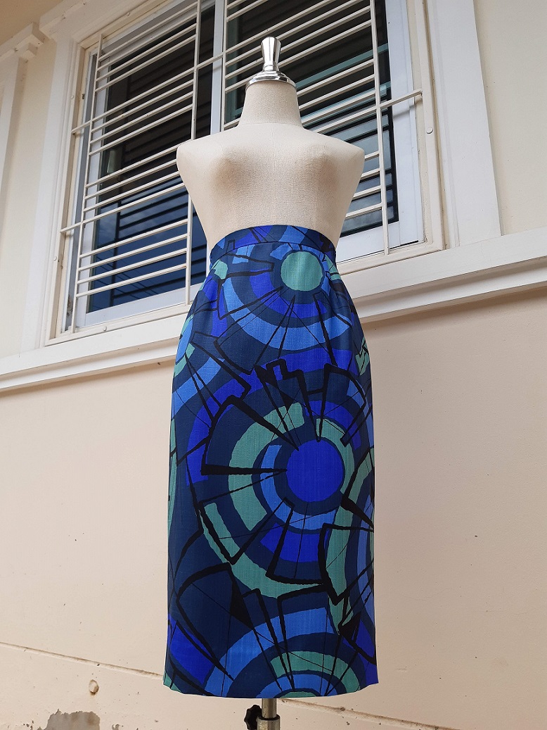 กระโปรงวินเทจทรงเอลายกราฟฟิคสีน้ำเงิน-เขียวมิ้นต์