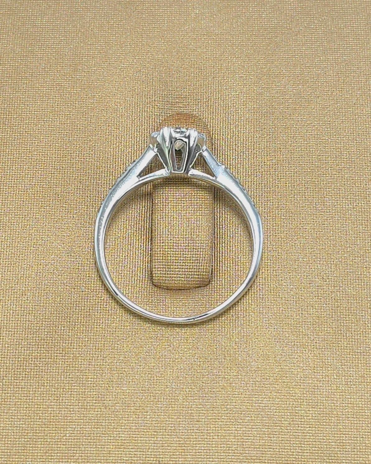 🚫ปิดการขาย(SoIdOut)🚫แหวนทองคำขาว 18k เพชรเกสร 22 ตัง 1 เม็ด 1.5 ตัง 6 เม็ด 1 ตัง 4 เม็ด 0.25 ตัง 6 เม็ด รวม 36.5 ตัง น้ำ 96-97 ความสะอาด vs1-2 ไซส์ 49 น้ำหนัก 2.08 กรัม ราคา 9,800.-(Net)