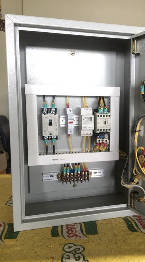 ตู้ควบคุมปั๊มน้ำขนาด 1 Hp 220v ตั้งเวลาการทำงาน ตู้เหล็ก