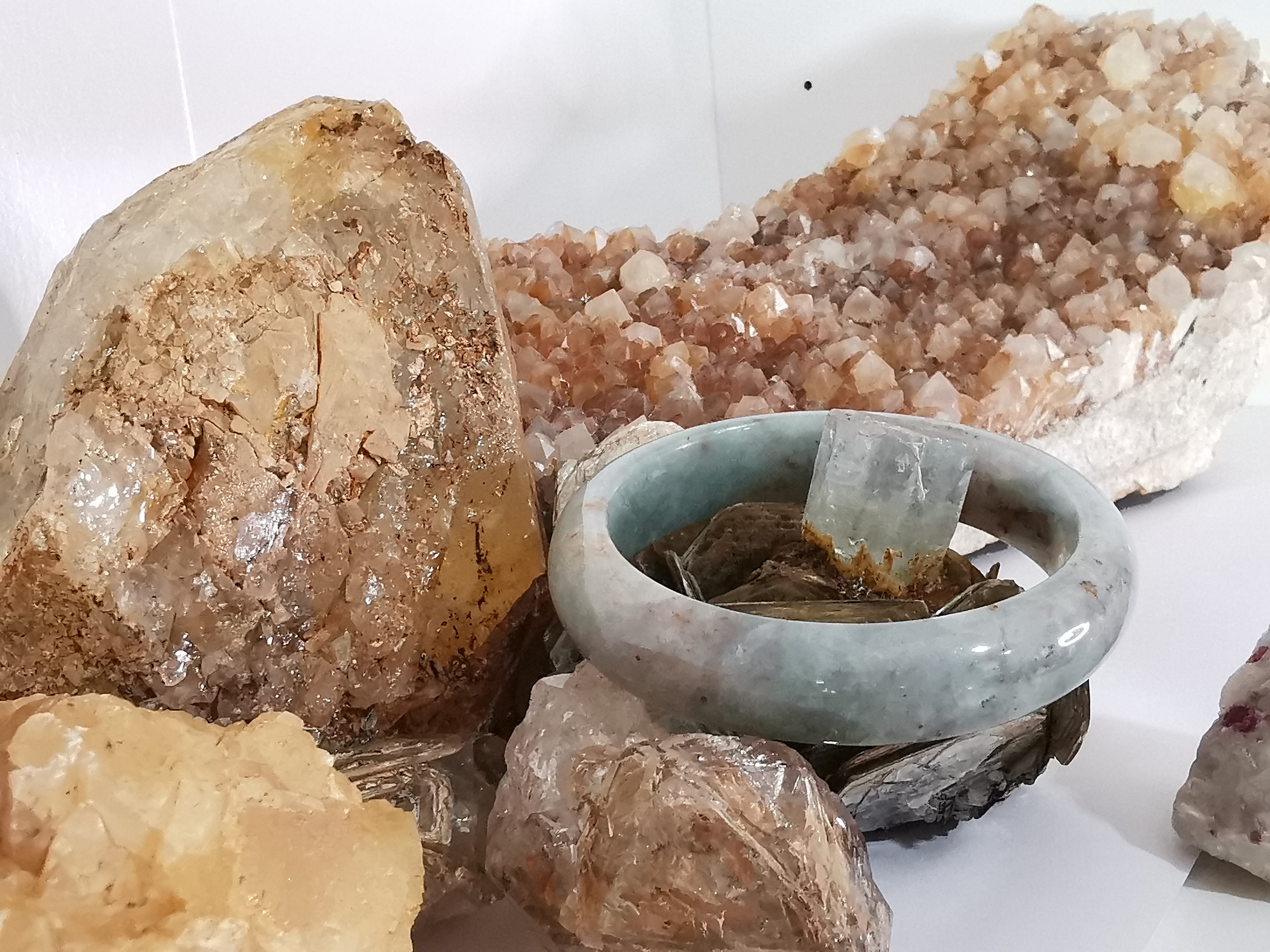 Green Orange Yellow Red Bangle กำไลหยกเจไดต์แท้ Diameter/ เส้นผ่านศูนย์กลางด้านใน 59 mm.