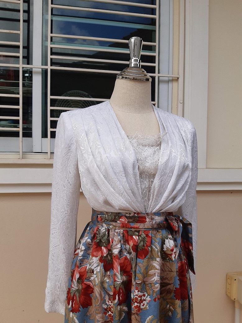 กระโปรงป้ายข้างลายดอกไม้ งานวินเทจต้นปี 2000