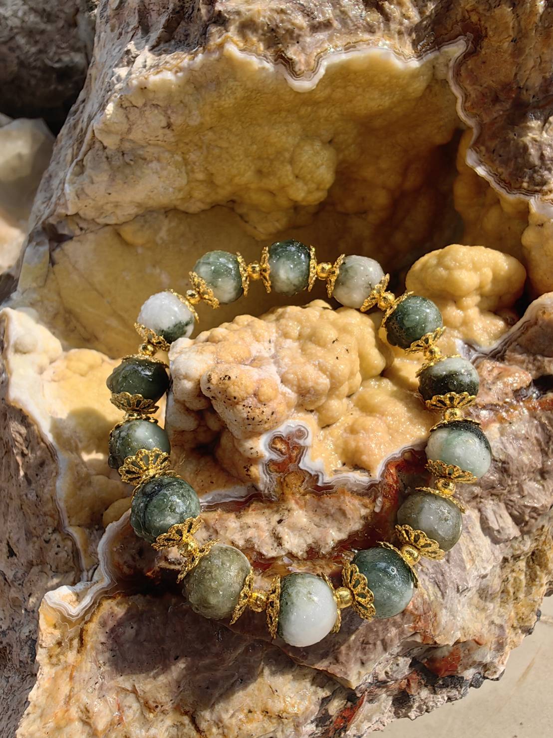 Burmese Jadeite Bracelets (Green -White) Round 10 mm. Flower Gold Plated กำไลข้อมือหยกพม่า กินบ่เซี่ยง กลม 10 mm. คั่นดอกไม้ทอง Free Size