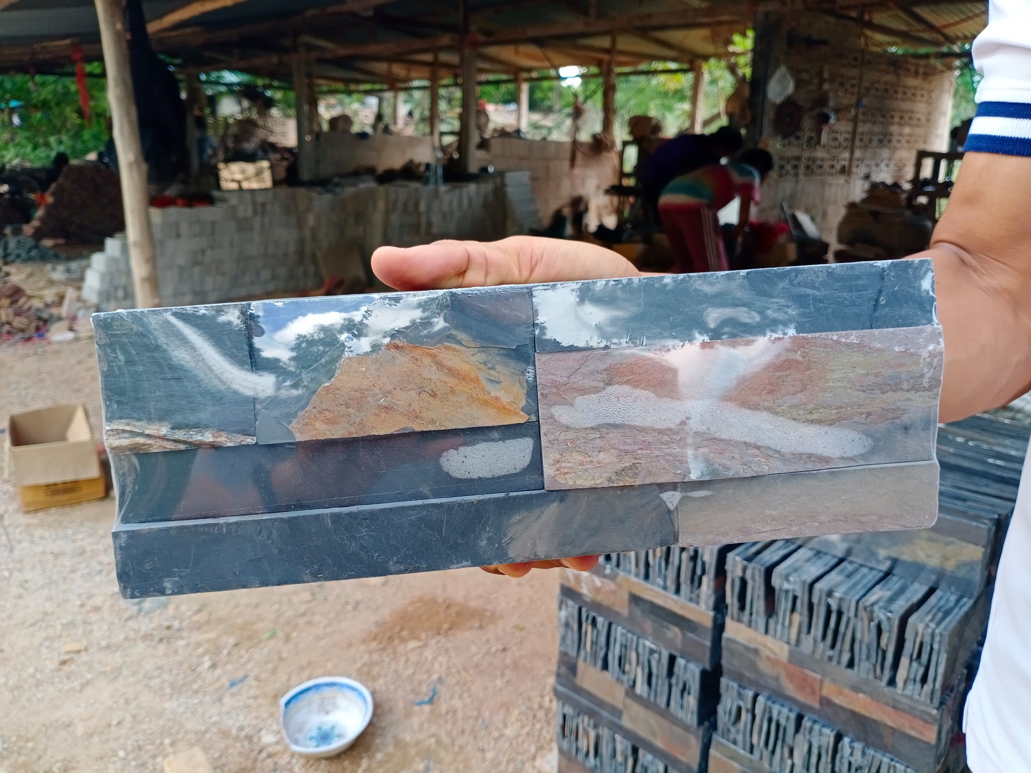 หินกาบจิ๊กซอว์สีลายสนิม แบบ 7 ชิ้น ขนาดแผ่น 10x30 ซม. ผลิตจากหินธรรมชาติแท้ 100 เปอร์เซ็นต์