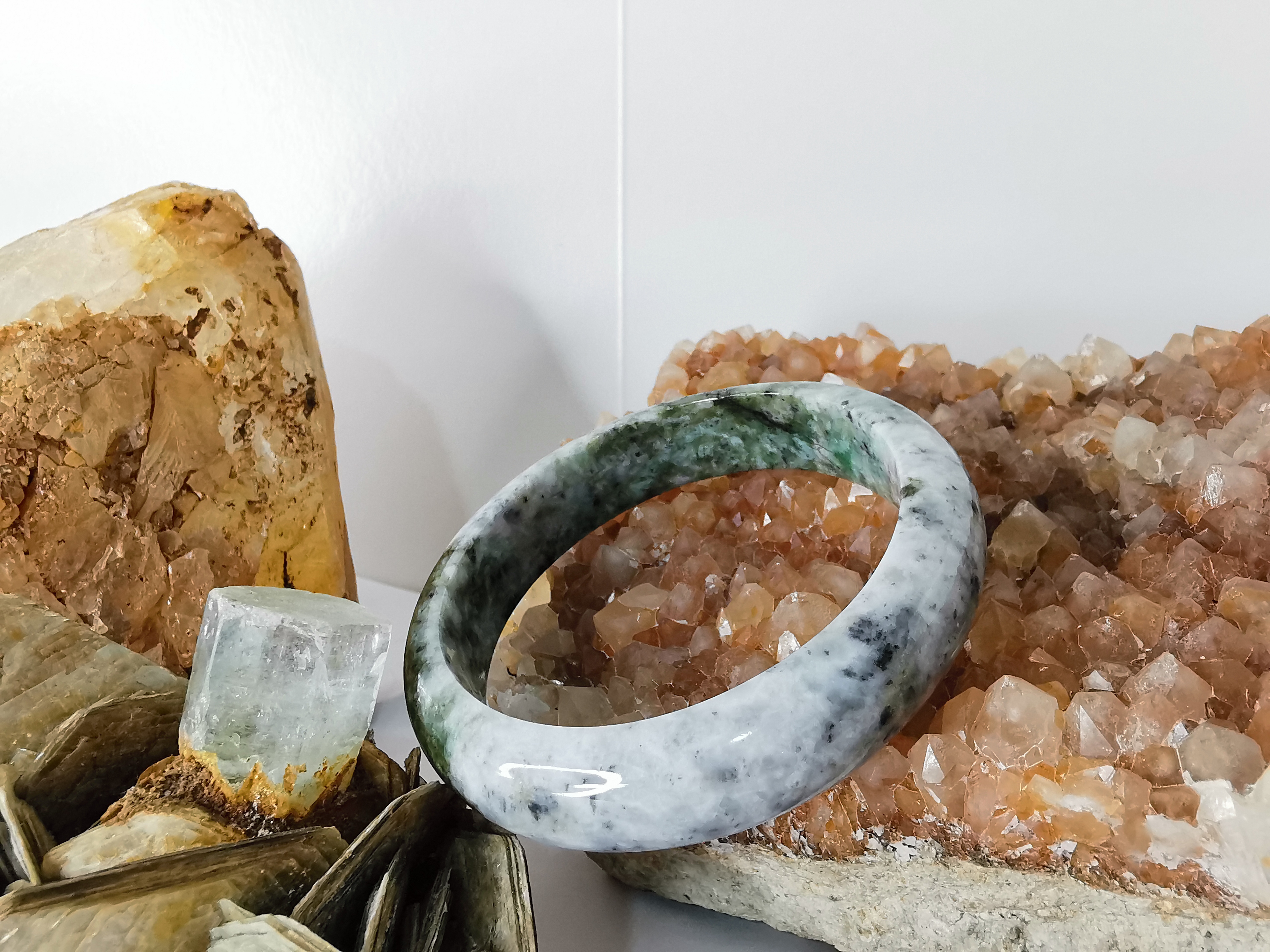 Grey Green Black Jade Bangle กำไลหยกเจไดต์แท้ Diameter/ เส้นผ่านศูนย์กลางด้านใน 59 mm.