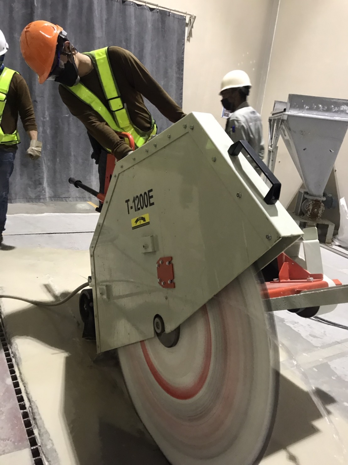 รถตัดถนน ตัดคอนกรีตทีเร็ก T-REX T1200E 30 แรง ไฟฟ้า 3 เฟส ตัดลึกได้ 50cm รองรับใบตัดได้ถึง 48"