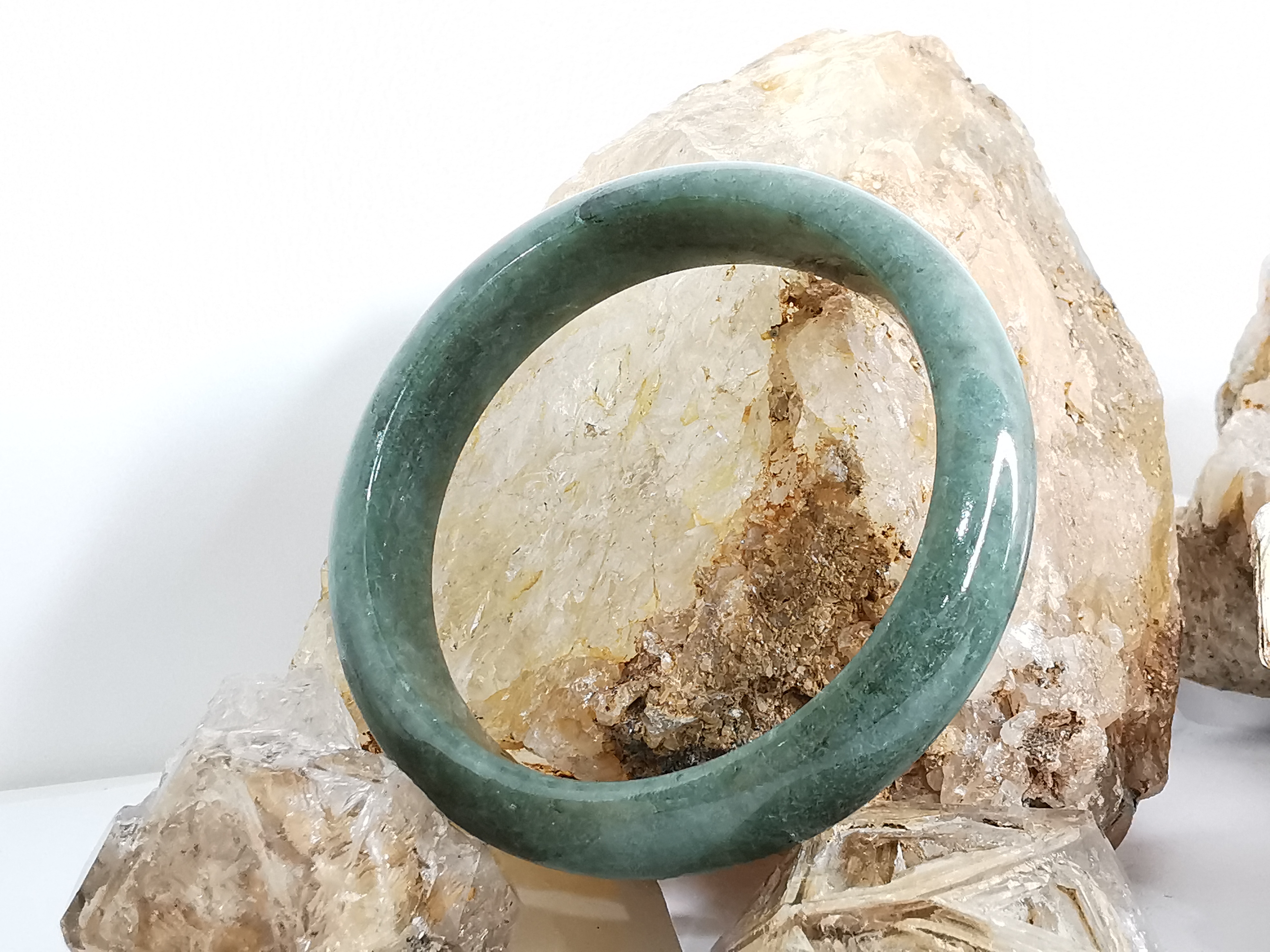 Green Bangle กำไลหยกเจไดต์แท้ Diameter/ เส้นผ่านศูนย์กลางด้านใน 58 mm.