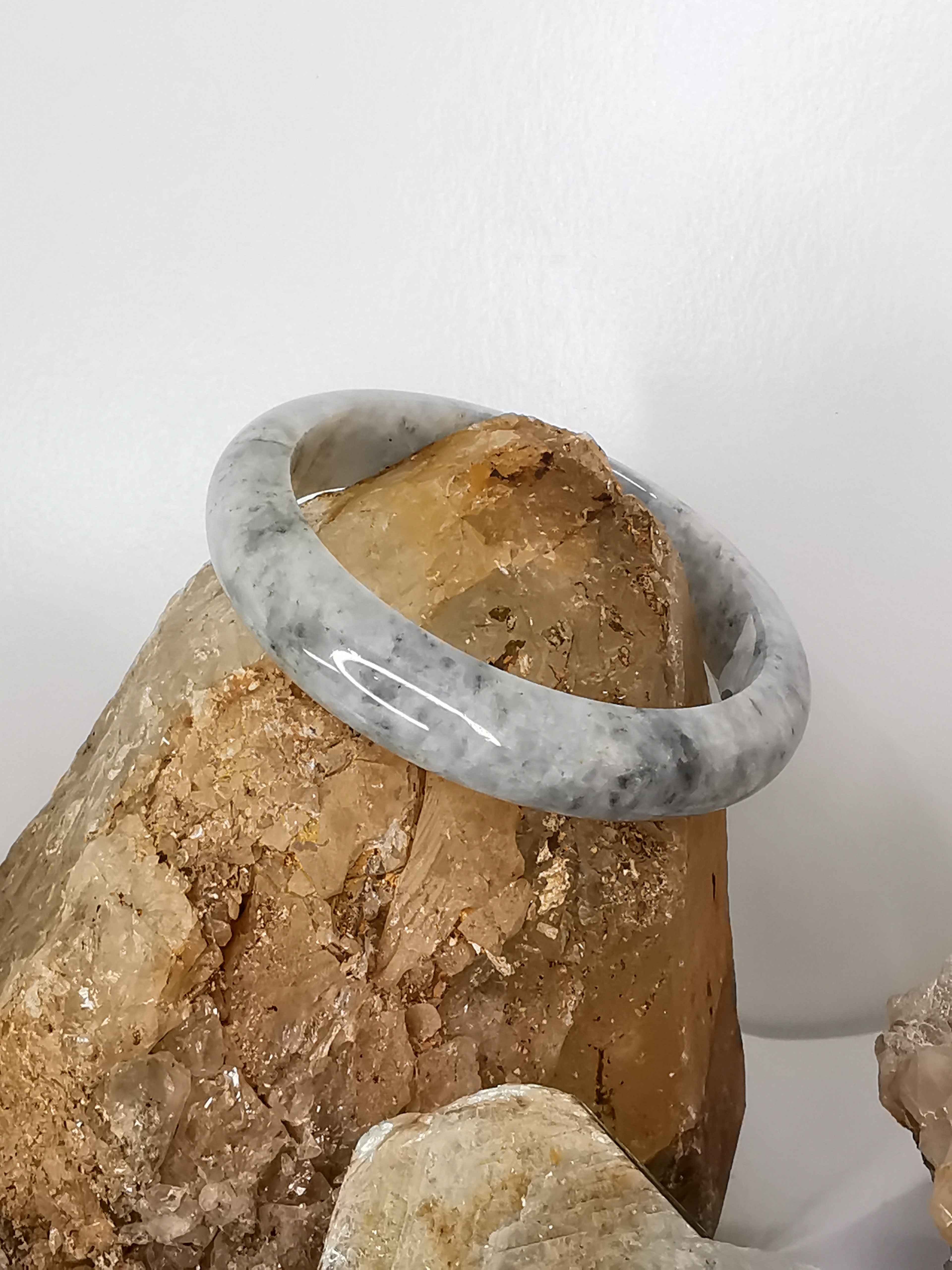 White Grey Green Bangle กำไลหยกเจไดต์แท้ Diameter/ เส้นผ่านศูนย์กลางด้านใน 59 mm.*