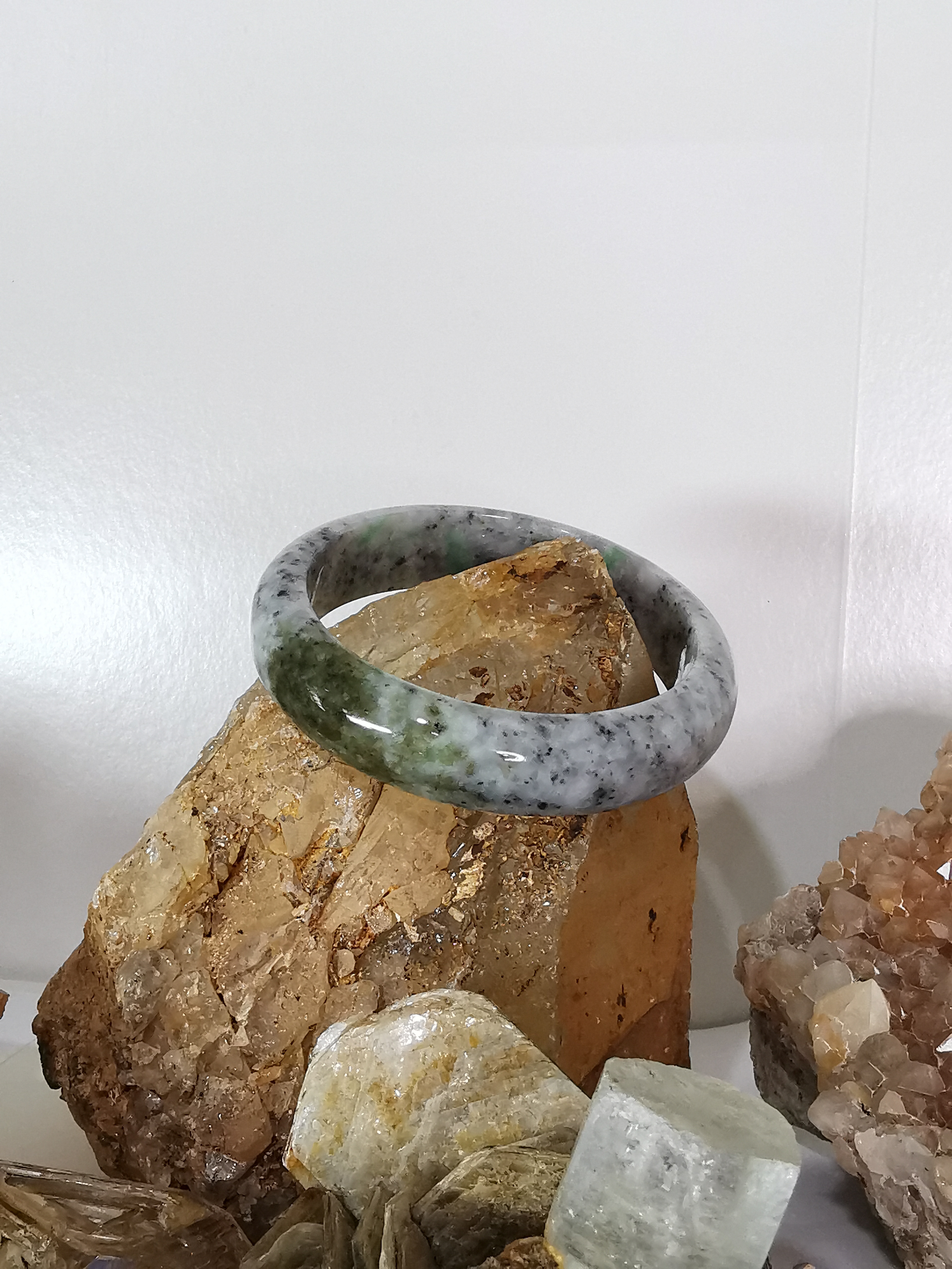 Green Grey White Bangle กำไลหยกเจไดต์แท้ Diameter/ เส้นผ่านศูนย์กลางด้านใน 59 mm.