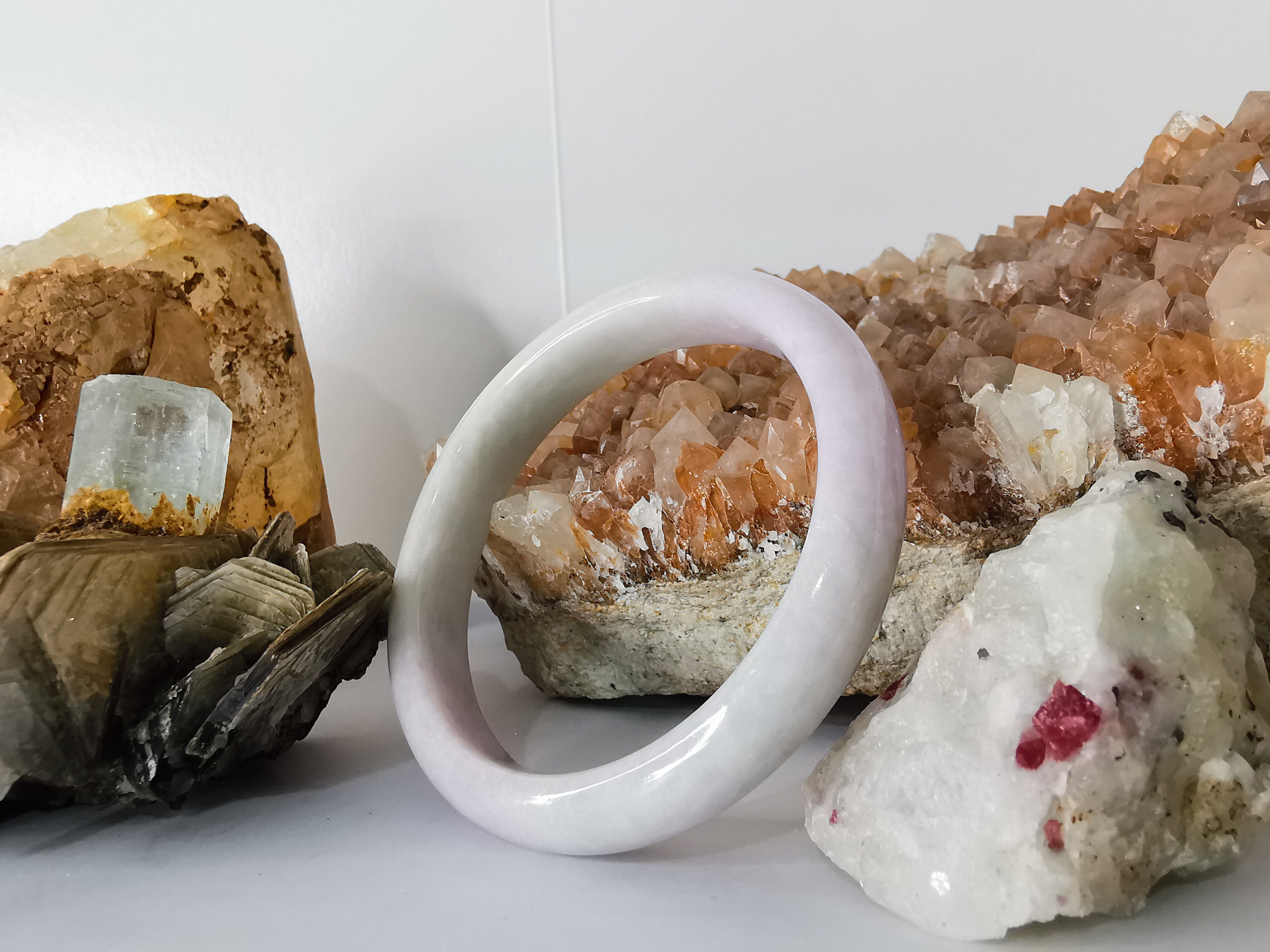 Violet Green Jadeite Bangle กำไลหยกเจไดต์แท้ Diameter/ เส้นผ่านศูนย์กลางด้านใน/size 60 mm.