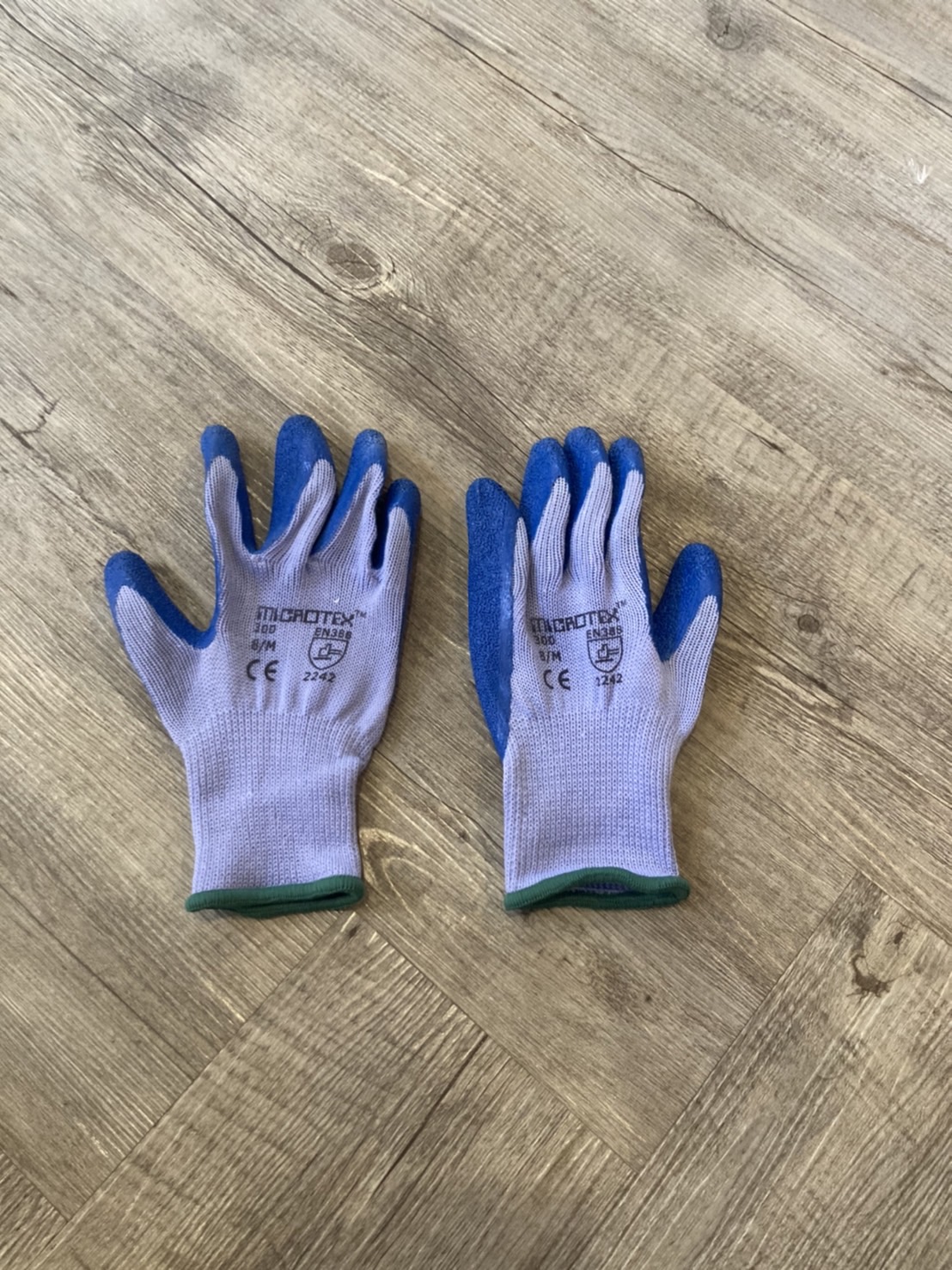 G 220075 ถุงมือช่างเคลือบ สีฟ้าน้ำเงิน ราคาเช่า 30 บาท ต่อ 1 วัน