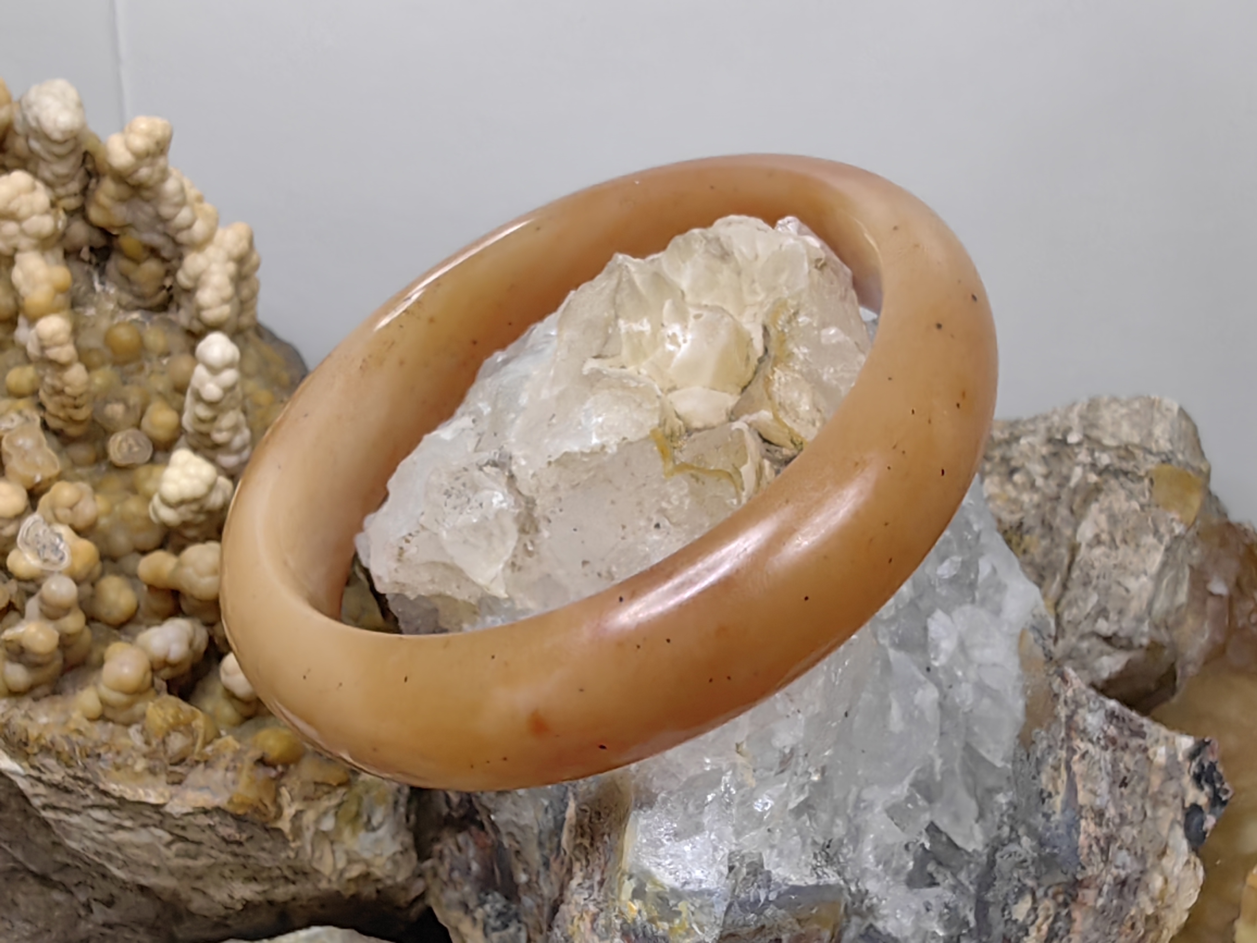 Burmese Carnelian Bangle Size 59 กำไลโมกุล คาร์นิเลียน พม่า Diameter/ เส้นผ่านศูนย์กลางด้านใน 59 mm.