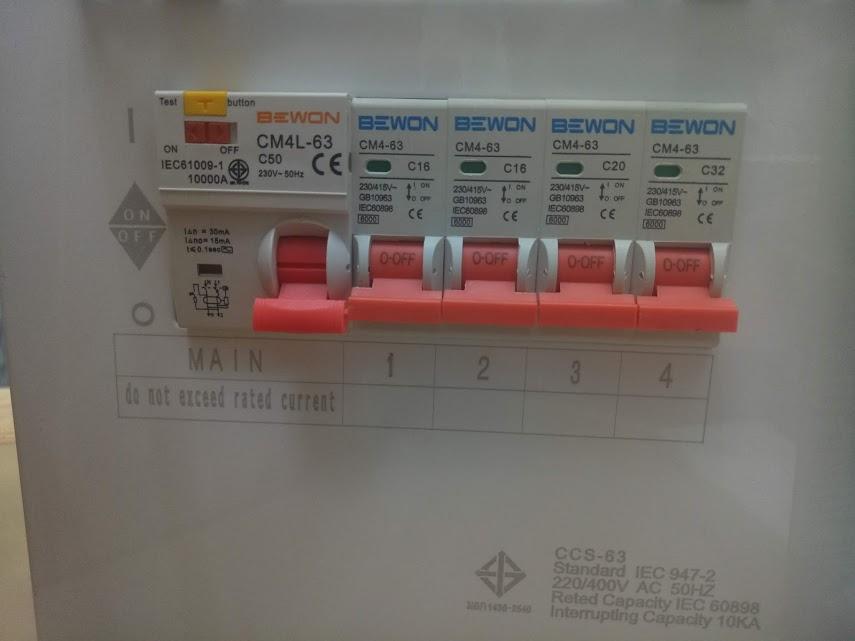 BEWON ตู้โหลดกันดูด ตู้คอนซูมเมอร์ยูนิต มีRCBO 4ช่องพร้อมเมนเบรกเกอร์ 63A ฺBEWON ลูกเซอร์กิต 4ลูก 1ตู้