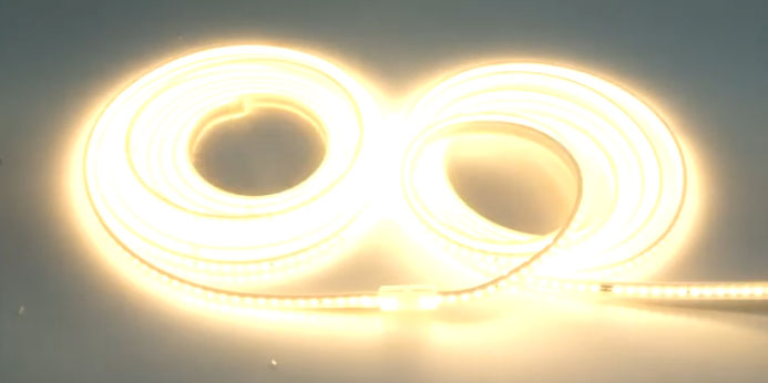 SHINING ไฟเส้น LED 40 วัตต์ แสงเหลือง ความยาว 5 เมตร ป้องกันน้ำละฝุ่นมาตรฐาน IP65 สามารถใช้งายภายนอกอาคารได้