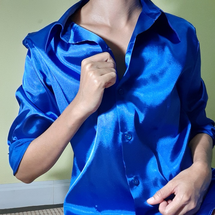 เสื้อเชิ้ตผ้าซาตินสีน้ำเงิน