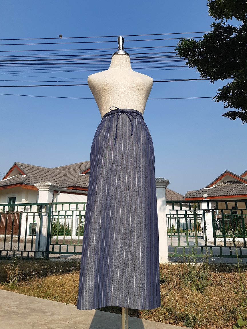 กระโปรงยาวลายทางสีน้ำเงิน