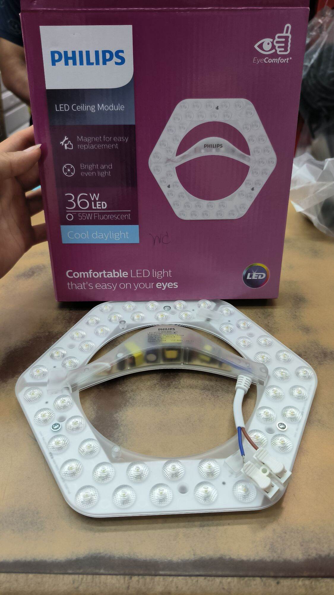 Philips Ceiling Kit แผงไฟ LED 36W Daylight ยี่ห้อ ฟิลลิป์ ชุดกึ่งดวงโคมLED ยึดด้วยแม่เหล็ก เลนกระจายแสง