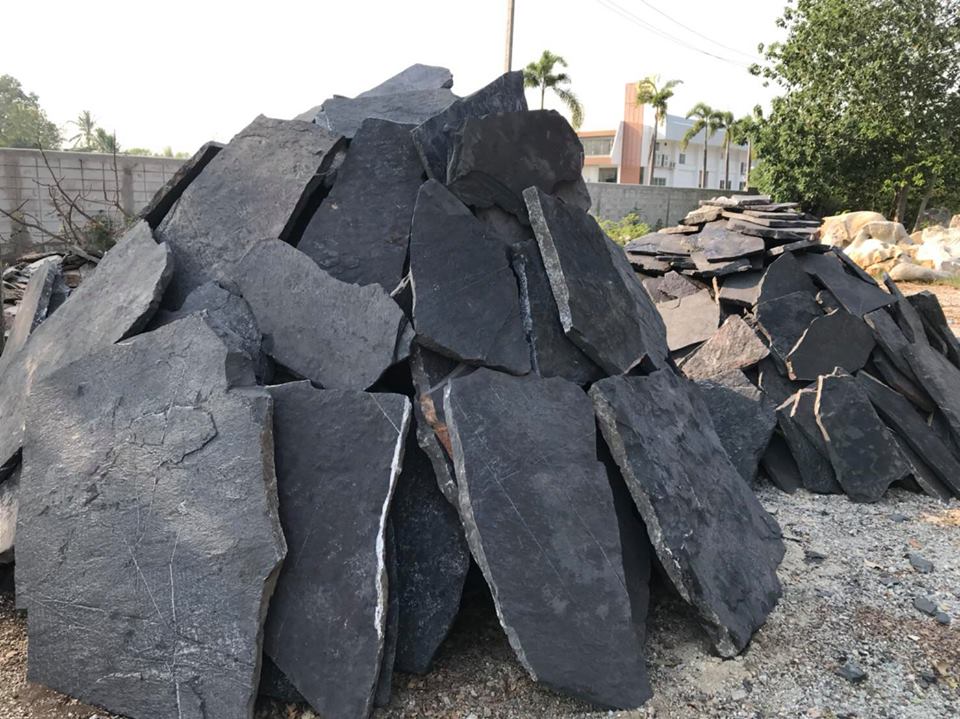 หินแผ่นสีดำ