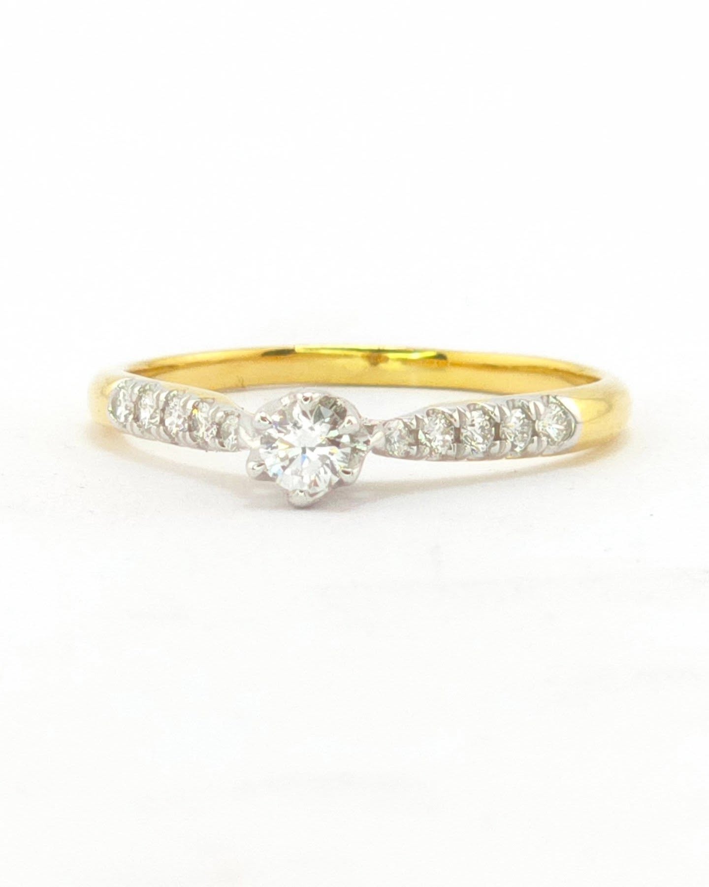 🚫ปิดการขาย(SoIdOut)🚫แหวนทองคำ 18K เพชรเกสร 14 ตัง 1 เม็ด 2 ตัง 8 เม็ด 1.5 ตัง 2 เม็ด 0.5 ตัง 4 เม็ด รวม 35 ตัง น้ำ 98-100 ความสะอาด if-vs ไซส์ 57 น้ำหนัก 2.25 กรัม ราคา 9,500.-(Net)