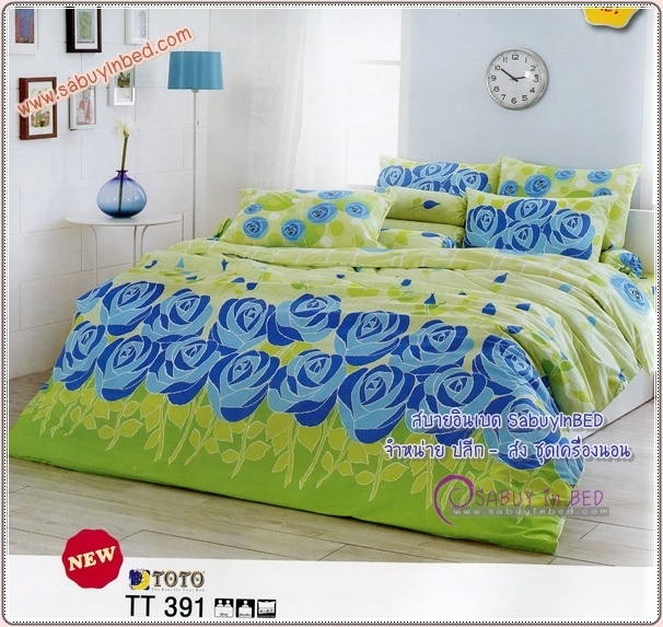 ผ้าปูที่นอนลายดอกกุหลาบสีฟ้าดอกใหญ่ ๆ พื้นสีเขียวสวยมาก - TT391 - ชุดเครื่องนอนโตโต้ลายดอกกุหลาบ TOTO ไม่มีรอยต่อ ยางยืดรัดรอบที่นอน