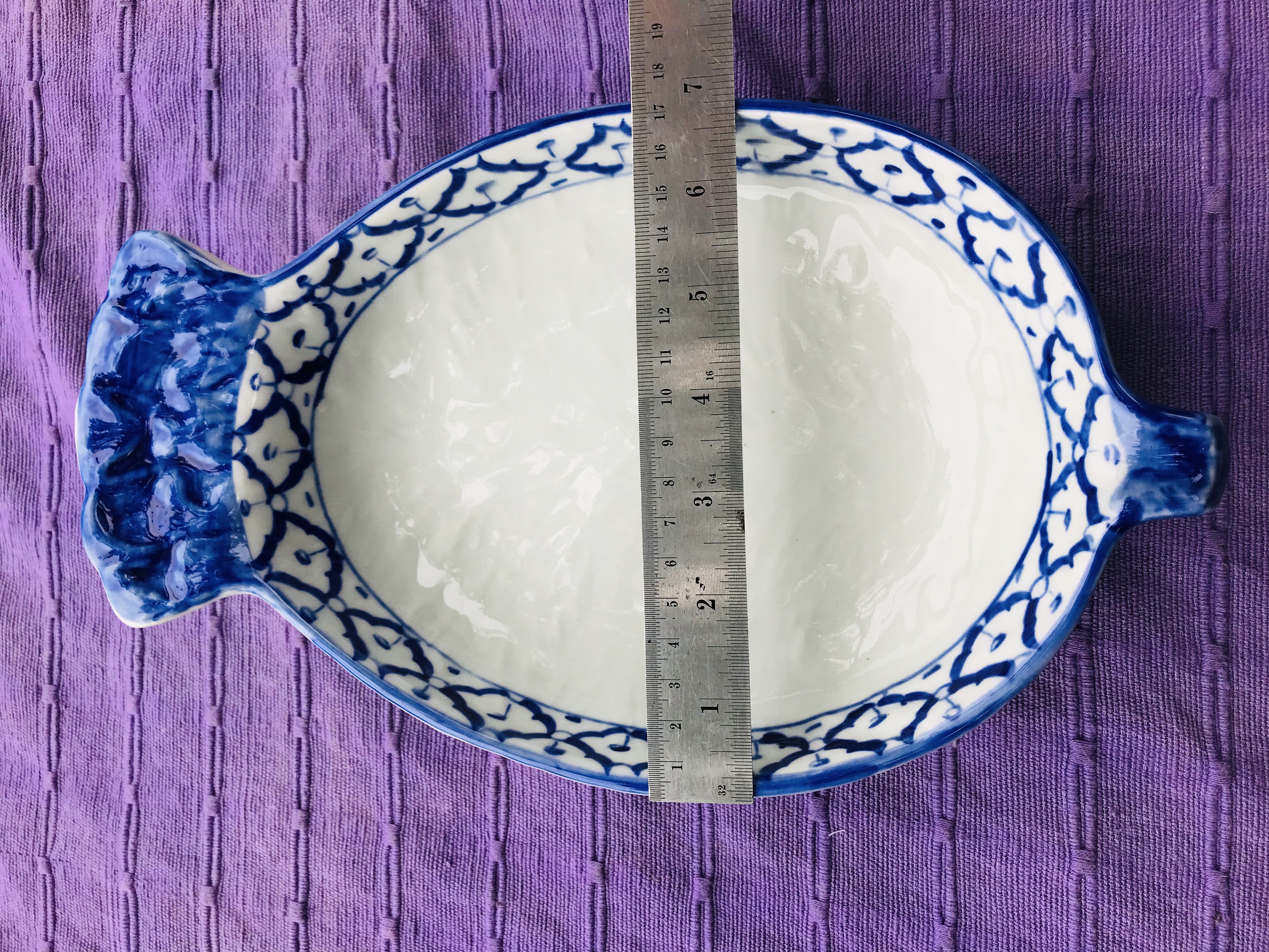 จานลายไทยทรงสับปะรด11"