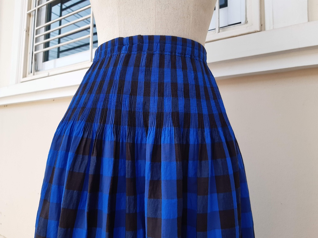 กระโปรงยาวสีน้ำเงินลายสก็อต ลายทาง ใส่ได้ 2 ด้าน