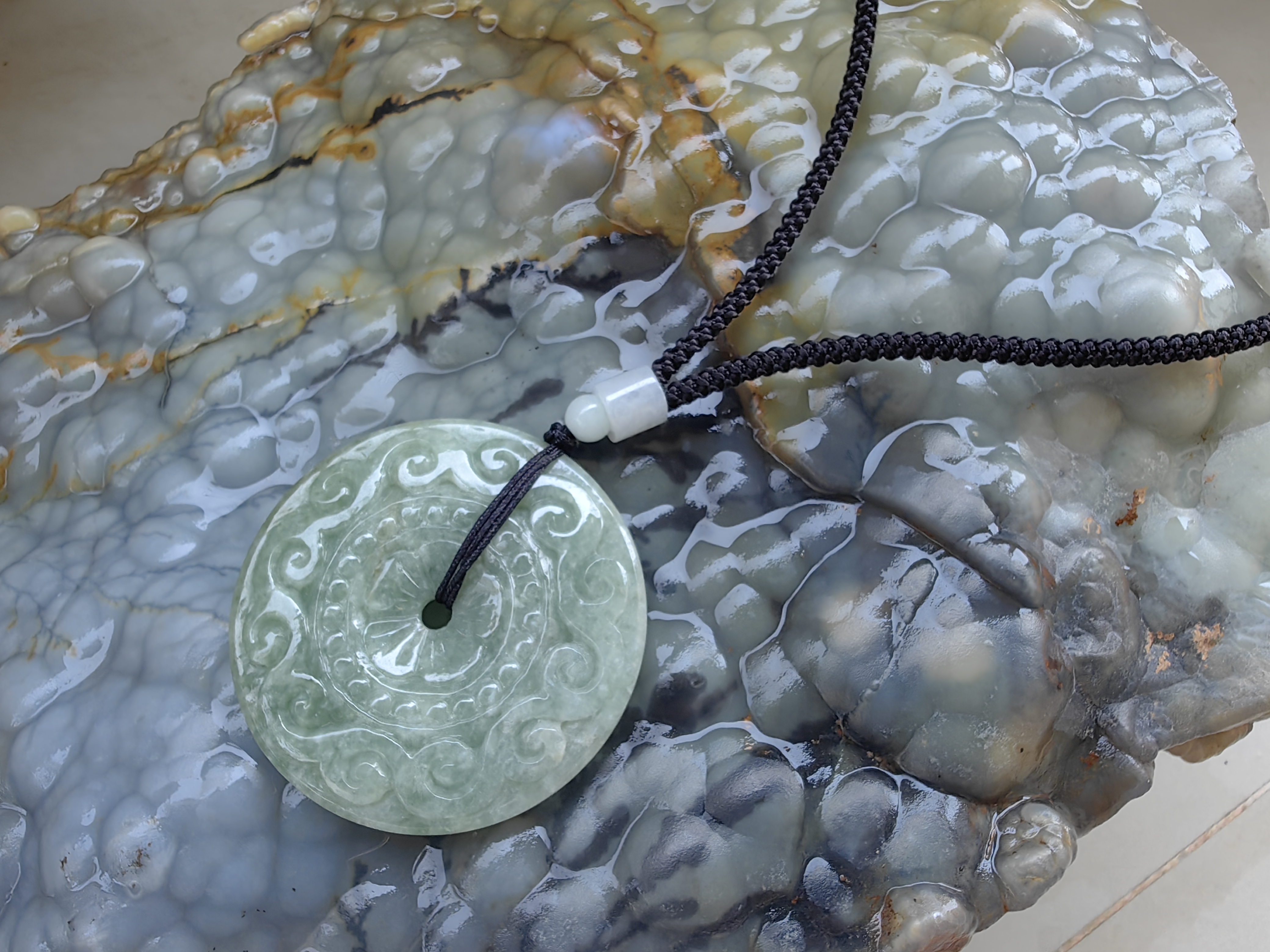 Burmese Jadeite Pendent Round 51-53 mm. จี้สร้อยคอหยกพม่า กลม 51-53 mm.
