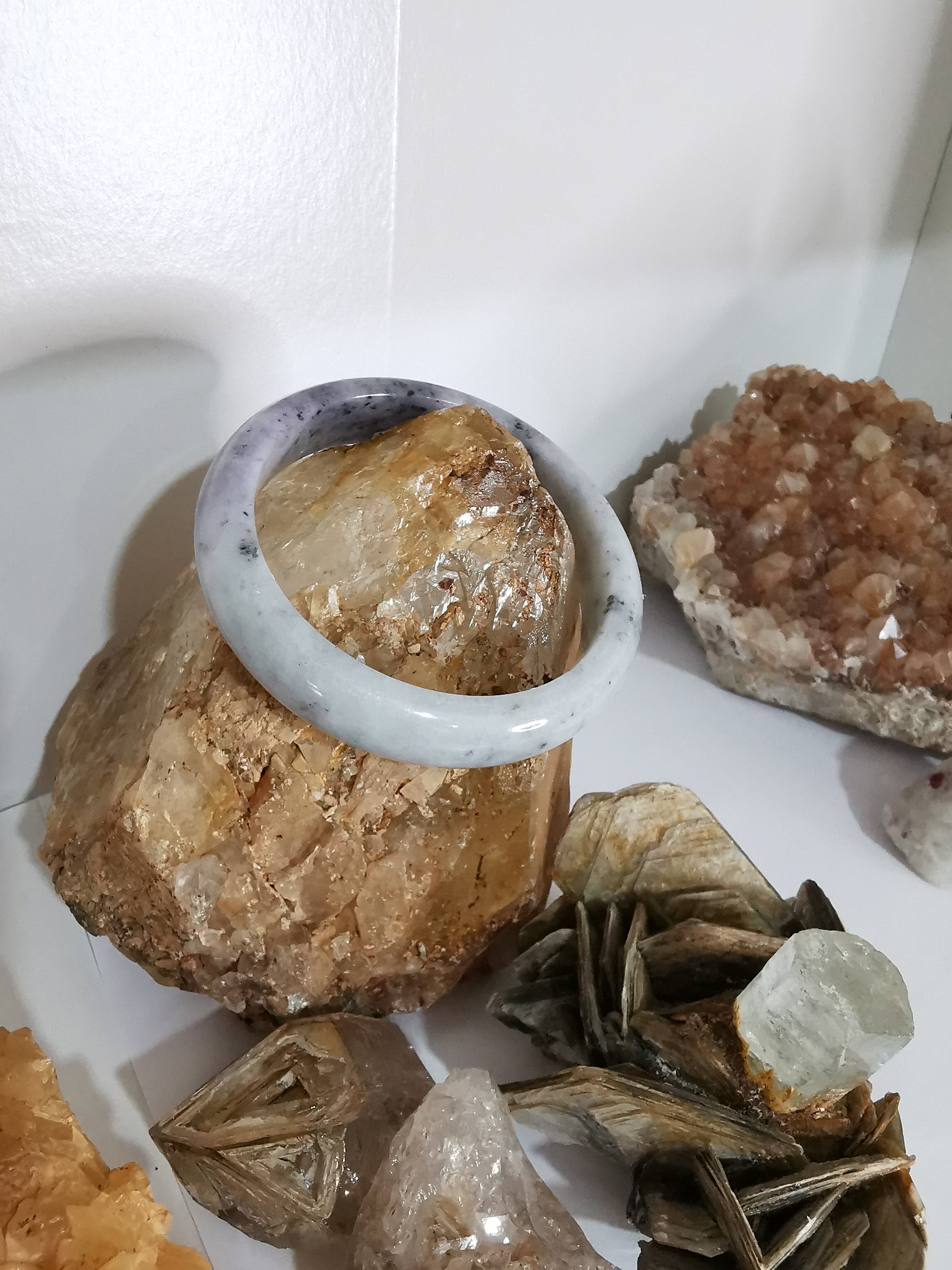 Grey Green Bangle กำไลหยกเจไดต์แท้ Diameter/ เส้นผ่านศูนย์กลางด้านใน 63 mm.