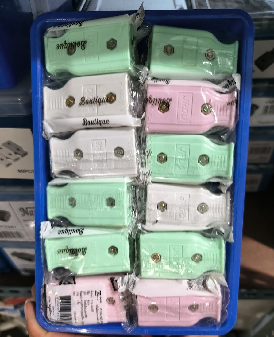 ปลั๊กตัวผู้ 2 ขาแบน เต้าเสียบตัวผู้ 2 ขา คละสี ยกกล่องมี 60 ตัว NANAL (ขายยกกล่อง)