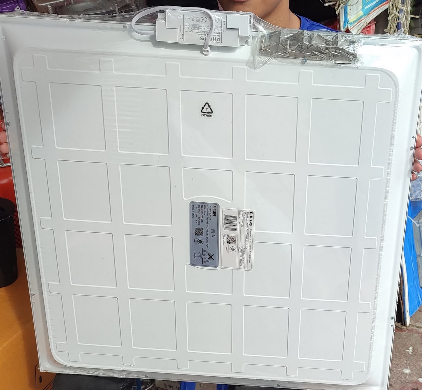 Philips โคมไฟฝั่งฝ้า พาแนล LED Panel รุ่น RC048 3800lm 42w 60X60 พร้อมคลิป พร้อม อะแดปเตอร์อยู่ภายนอก