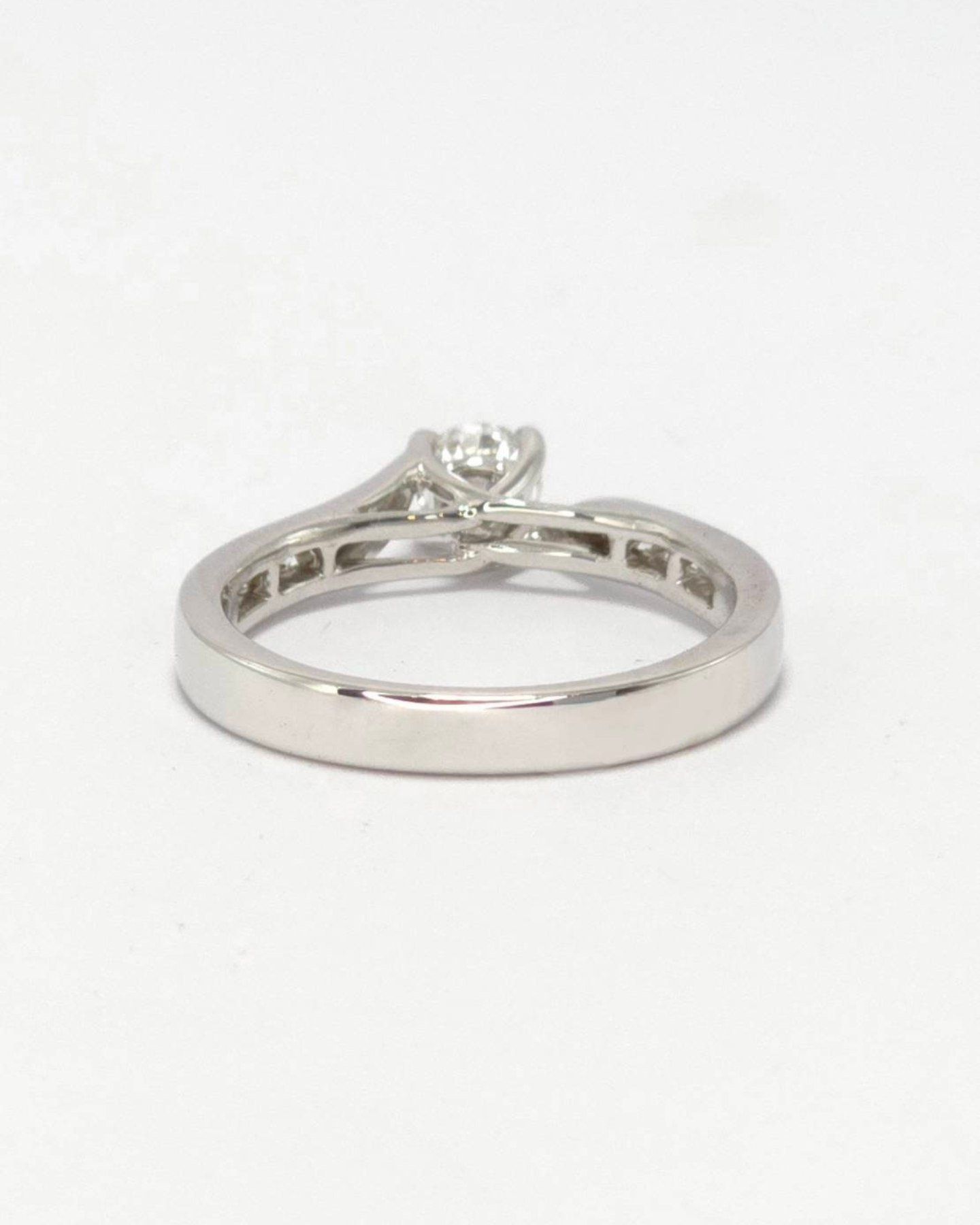 🚫ปิดการขาย(SoIdOut)🚫 แหวนทองคำขาว 18K แบรนด์ Ananta เพชรเกสร 46 ตัง 1 เม็ด น้ำ 99(E) VS1 3 Excellent GIA: 2134225468 ใบสำเนา ข้างเพชรเกสร 14 เม็ด รวม 17 ตัง น้ำ 98-100 ความสะอาด if-vvs ไซส์ 58 สภาพสวยมาก ไม่มีอุปกรณ์ น้ำหนัก 5.18 กรัม ราคา