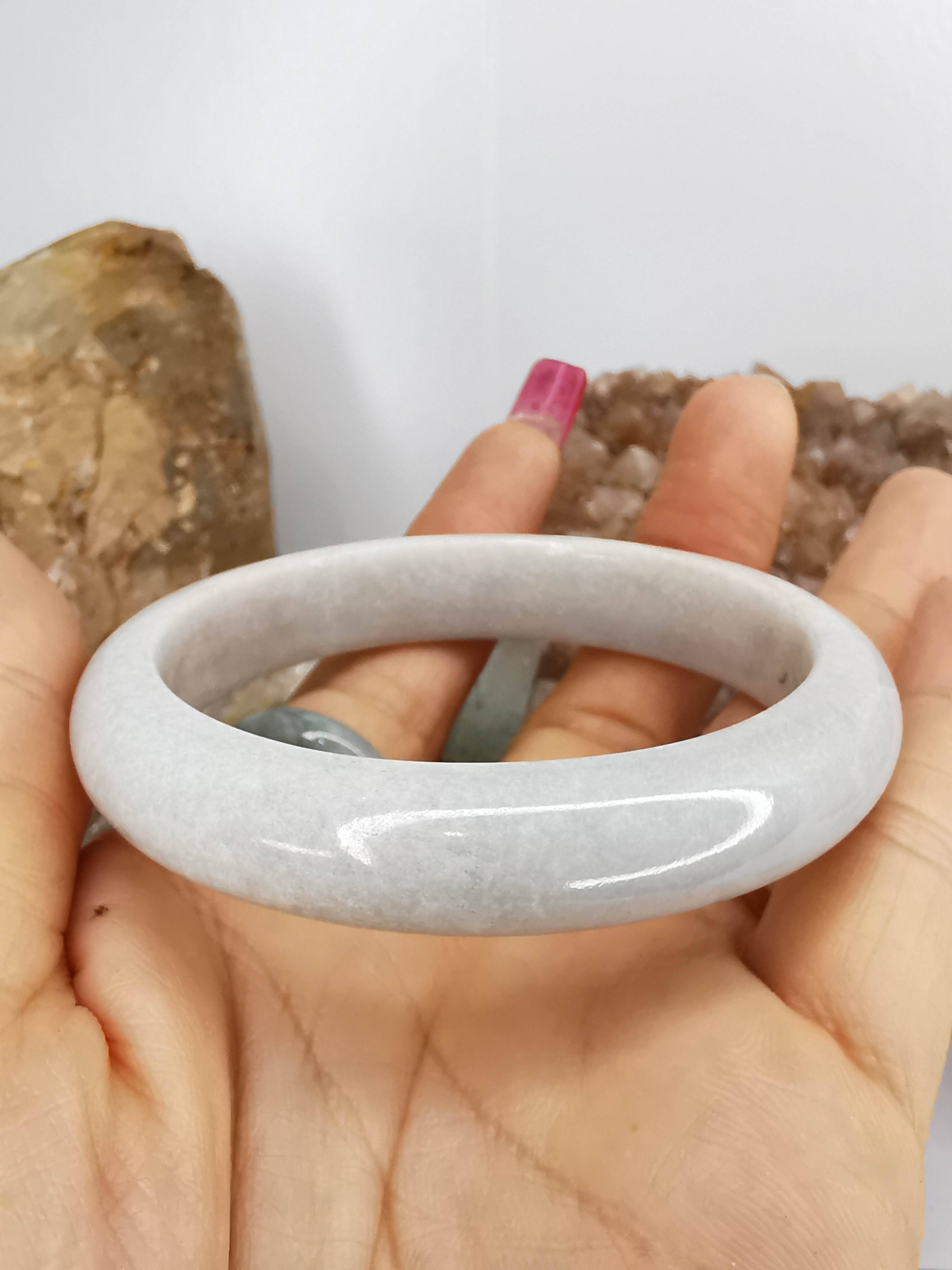 White Green Jade Bangle กำไลหยกเจไดต์แท้ Diameter/ เส้นผ่านศูนย์กลางด้านใน 56 mm.