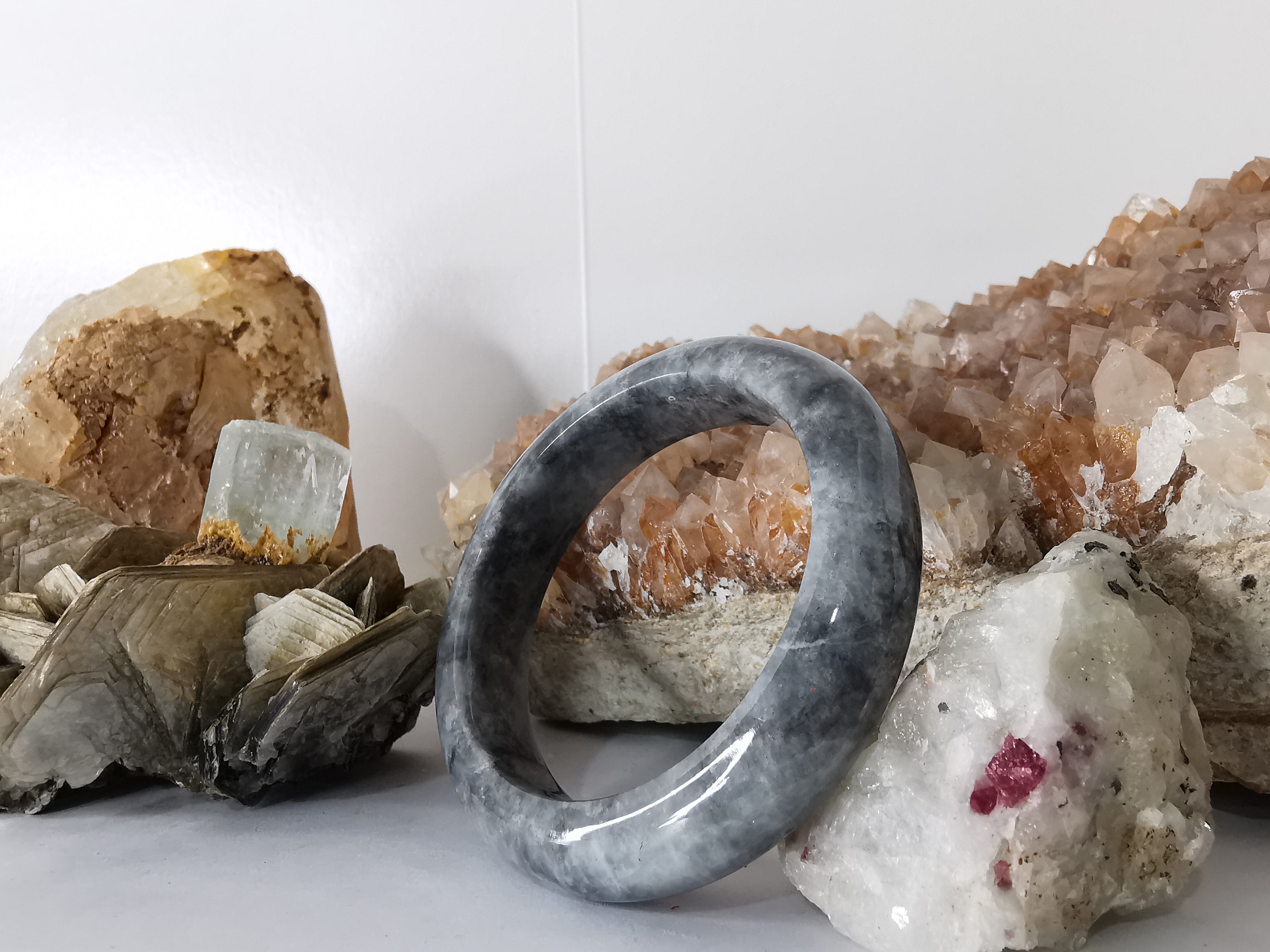 Grey Black Jade Bangle กำไลหยกเจไดต์แท้ Diameter/ เส้นผ่านศูนย์กลางด้านใน 54 mm.