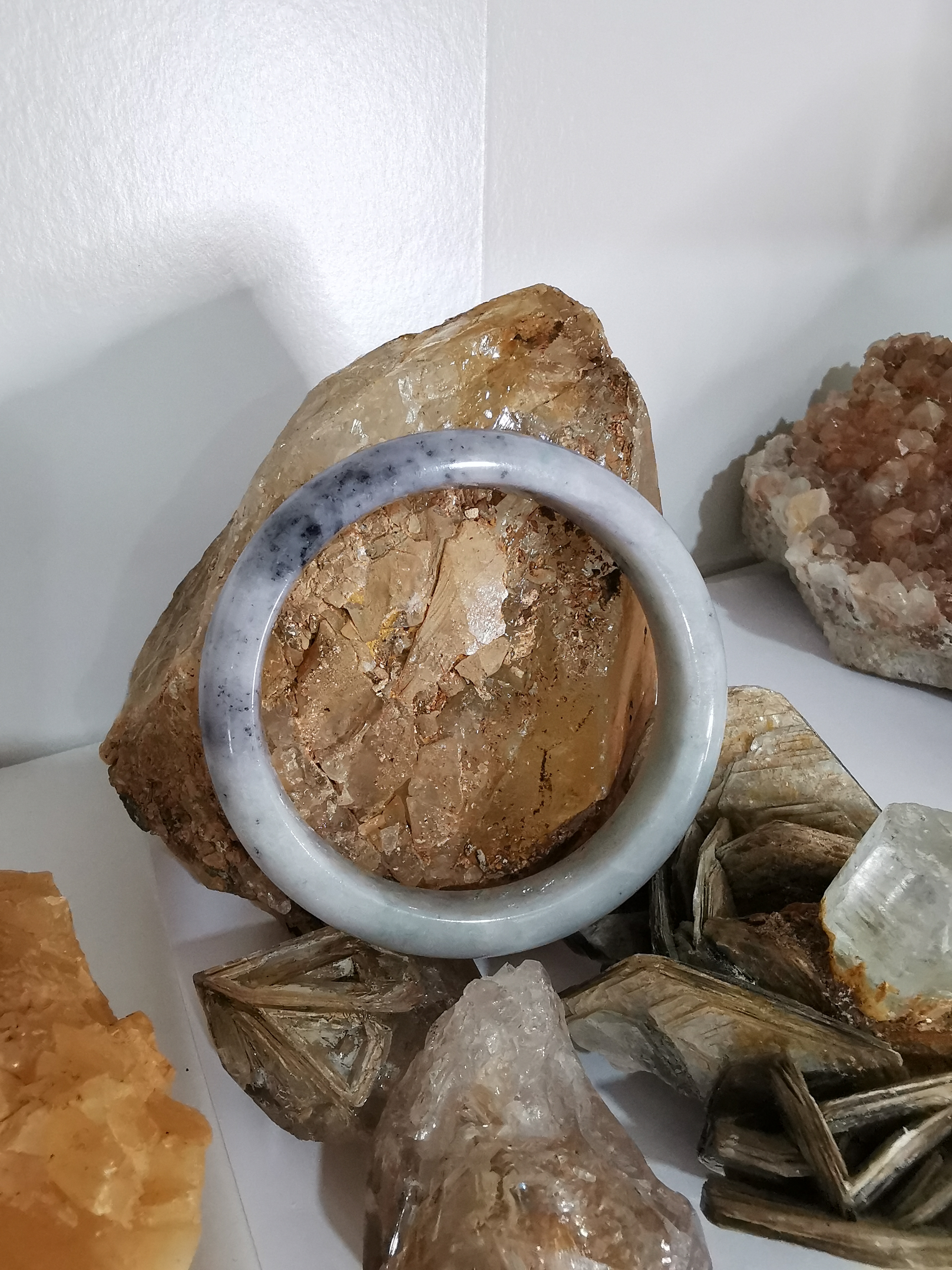 Grey Green Bangle กำไลหยกเจไดต์แท้ Diameter/ เส้นผ่านศูนย์กลางด้านใน 63 mm.