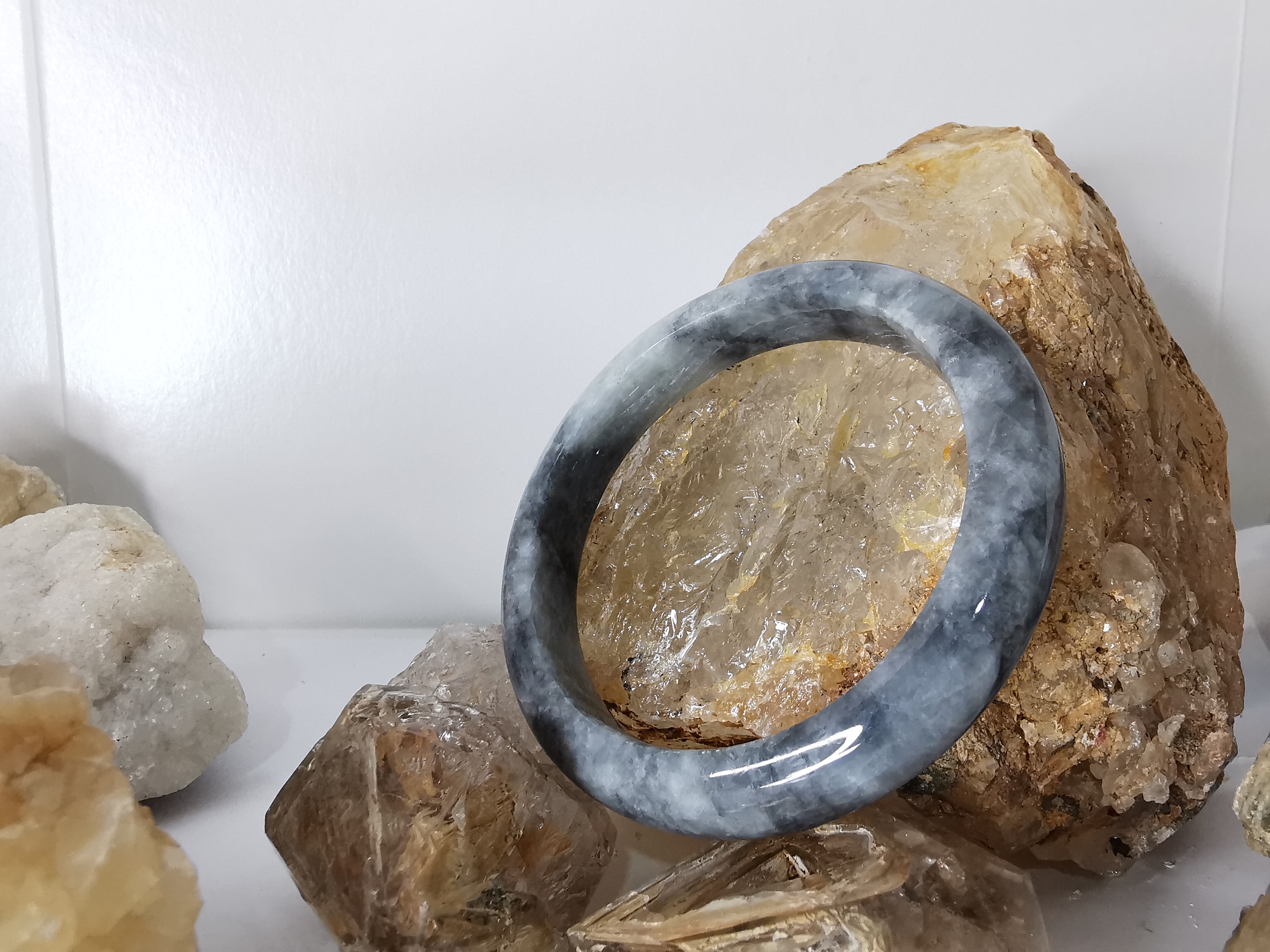 Grey Black Bangle กำไลหยกเจไดต์แท้ Diameter/ เส้นผ่านศูนย์กลางด้านใน 58 mm.