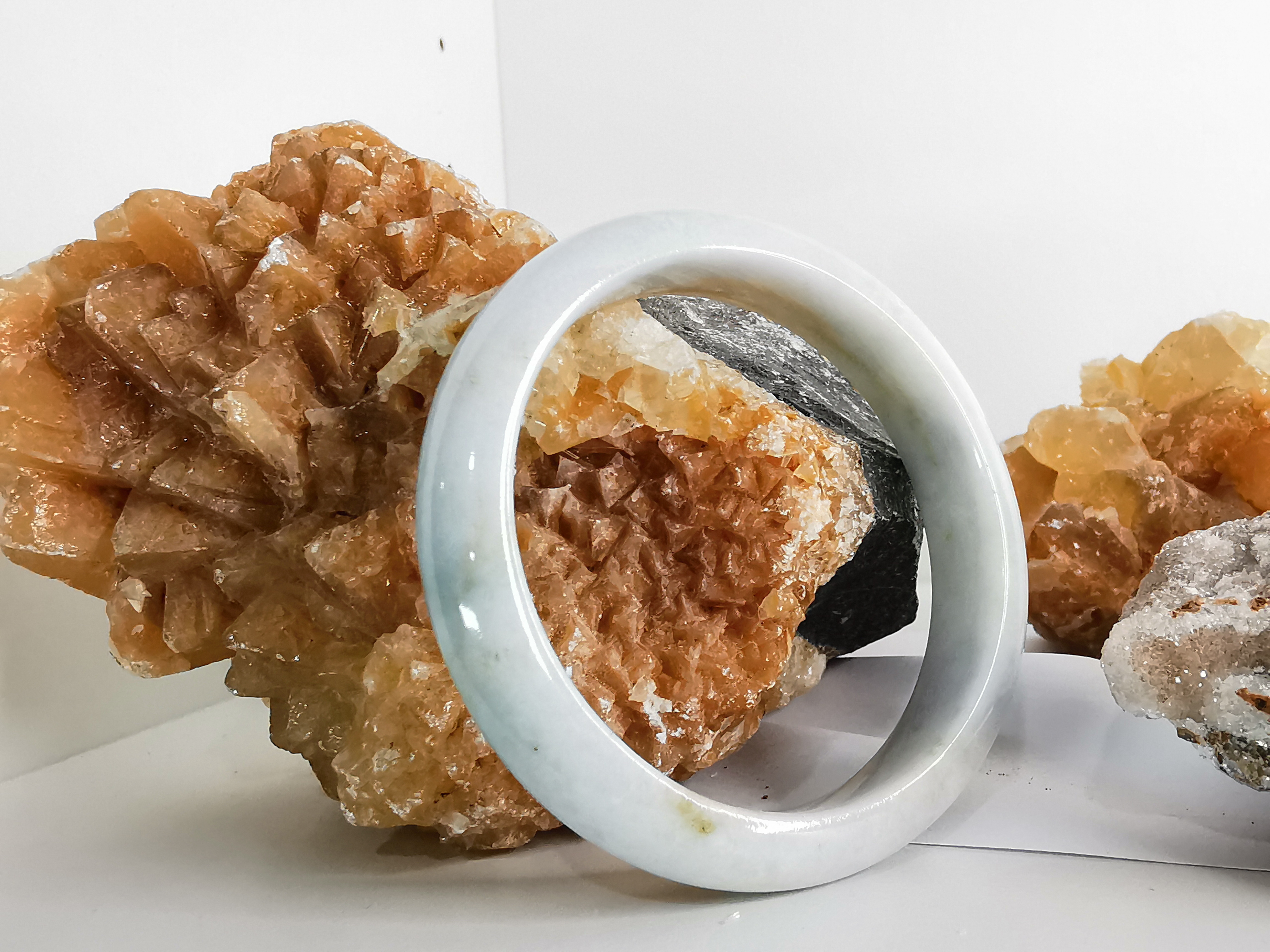 White Green Bangle กำไลหยกเจไดต์แท้ Diameter/ เส้นผ่านศูนย์กลางด้านใน 56 mm.