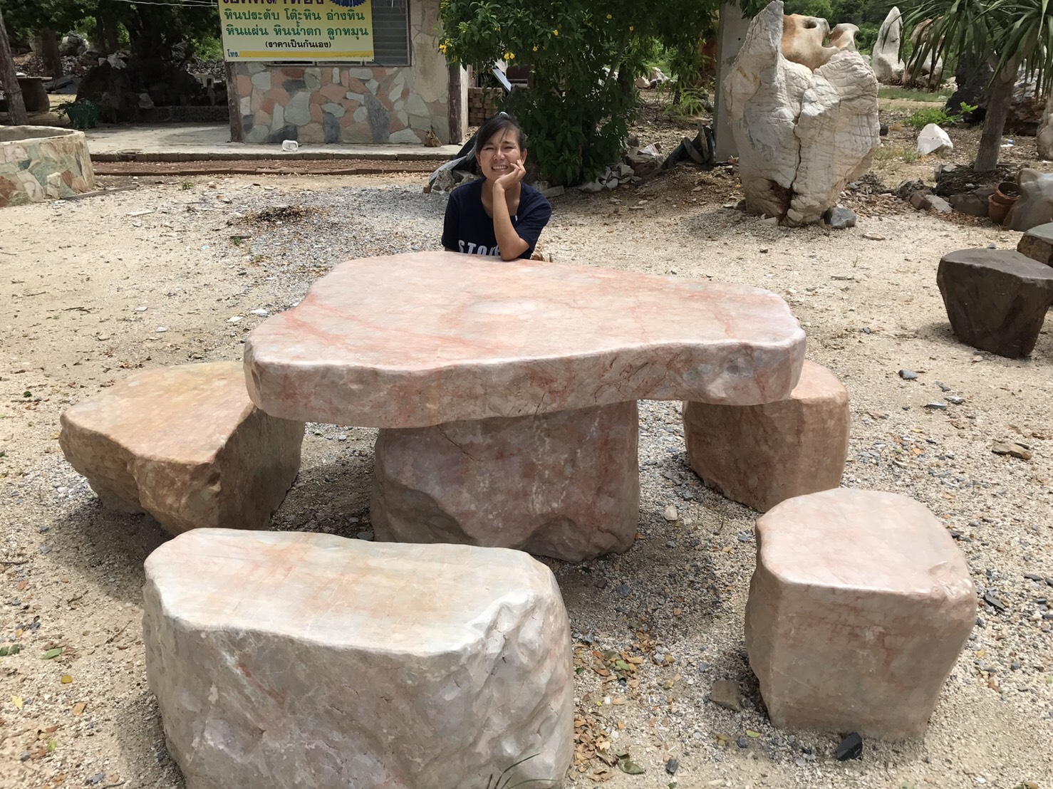 โต๊ะหิน