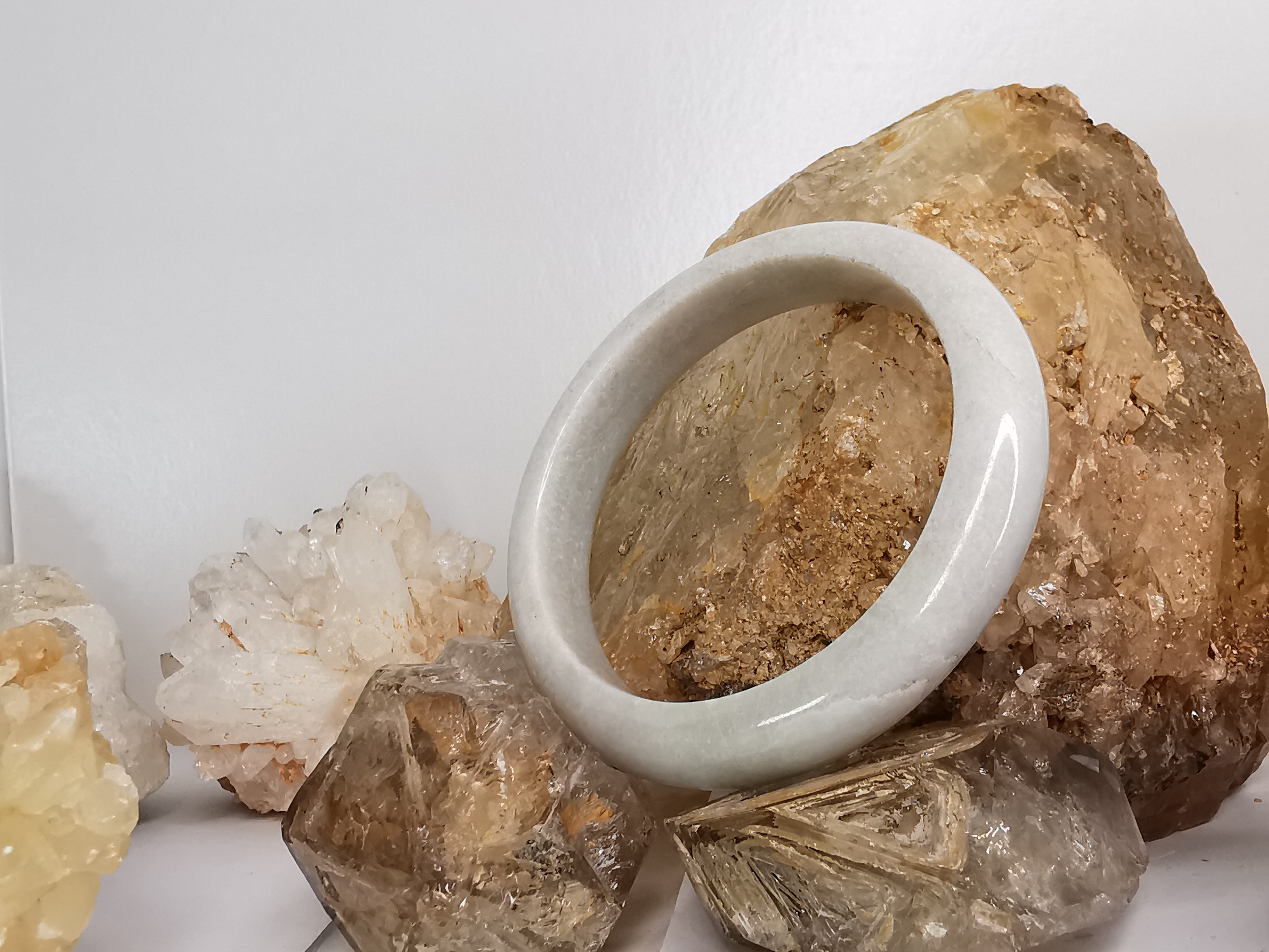 White Green Jade Bangle กำไลหยกเจไดต์แท้ Diameter/ เส้นผ่านศูนย์กลางด้านใน 56 mm.