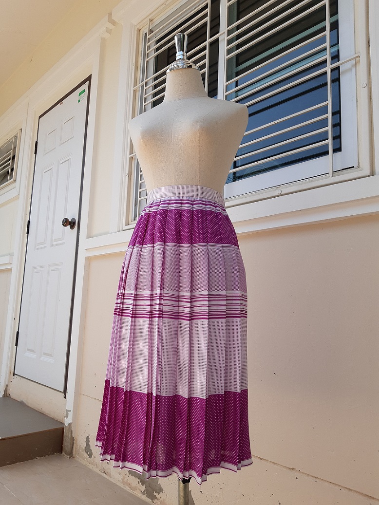 กระโปรงพลีทวินเทจสีม่วงลายจุดน่าร๊ากก